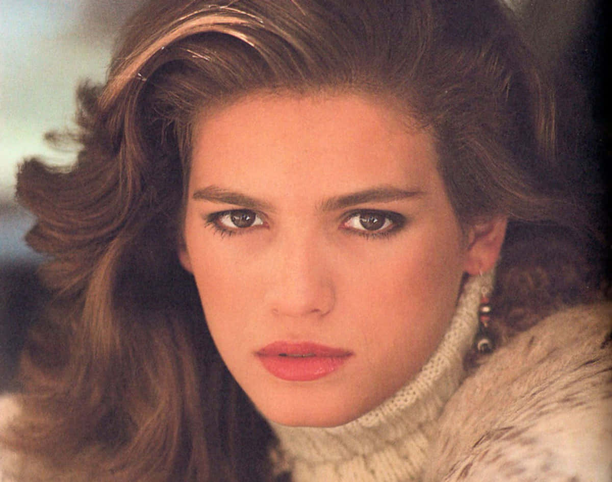 Gia Carangi, white turtleneck, fur collar, SD Desktop Wallpaper