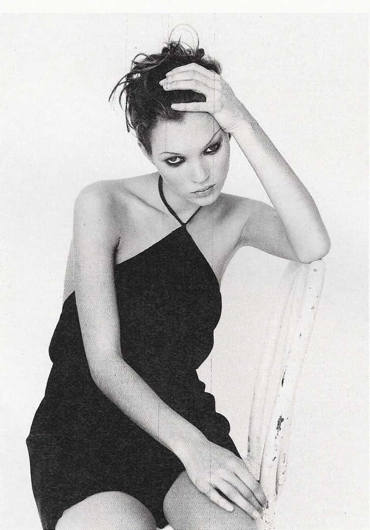 Gia Carangi, black dress, stark black and white studio portrait, SD Phone Wallpaper