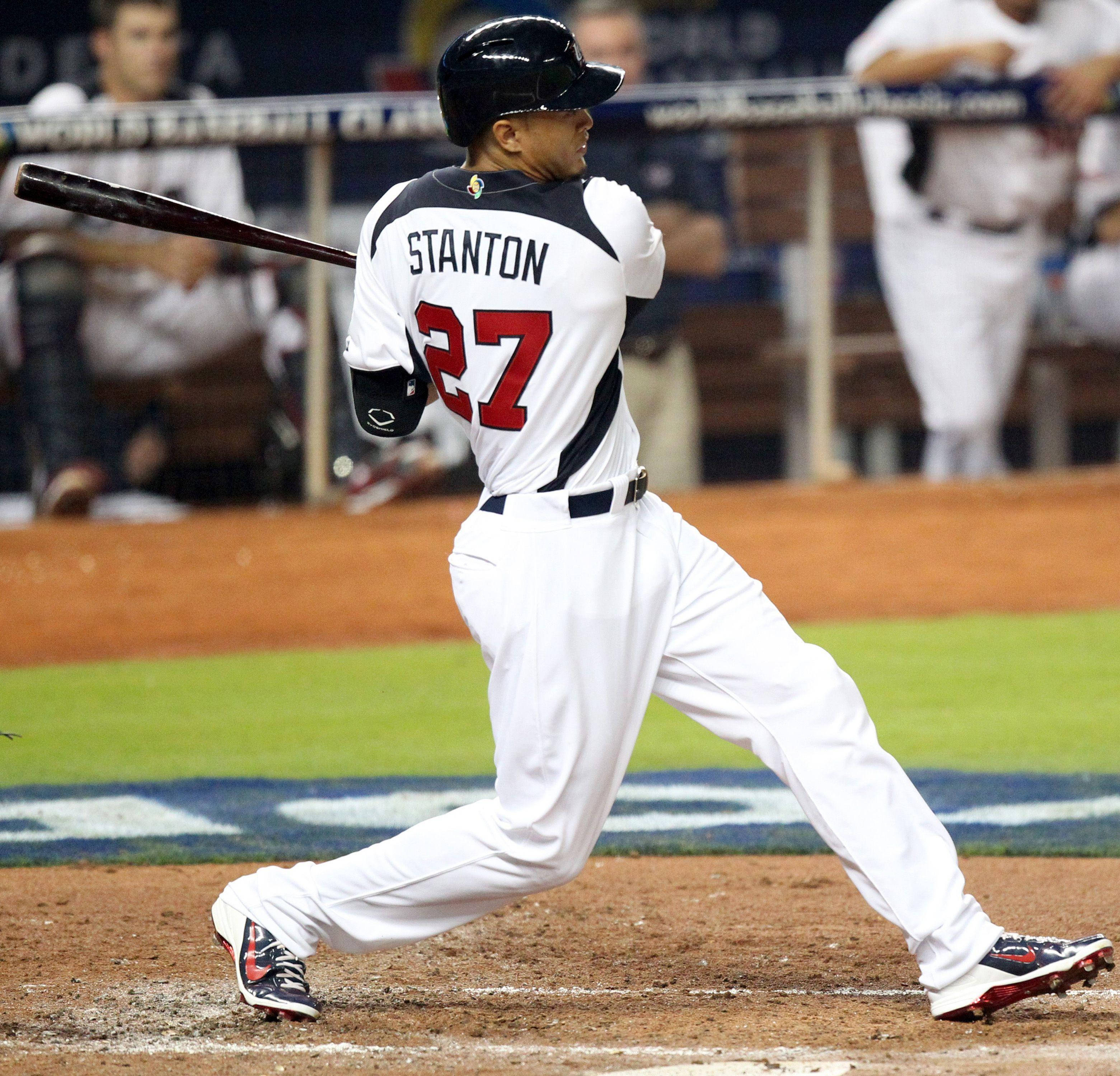 Giancarlo Stanton, number 27, dirt field, 2K Desktop Wallpaper