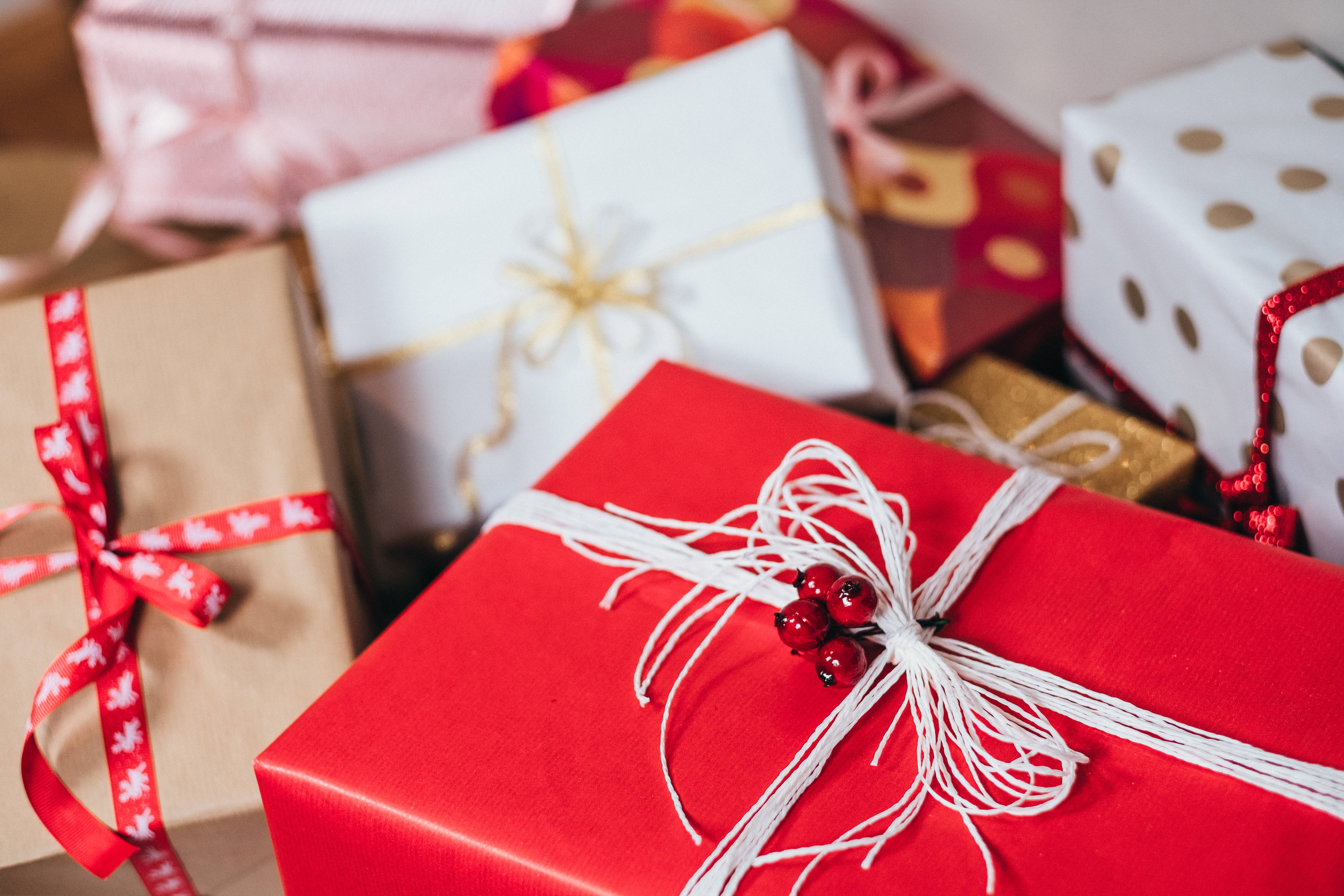 Christmas Gift Boxes, red, white, 5K Desktop Wallpaper