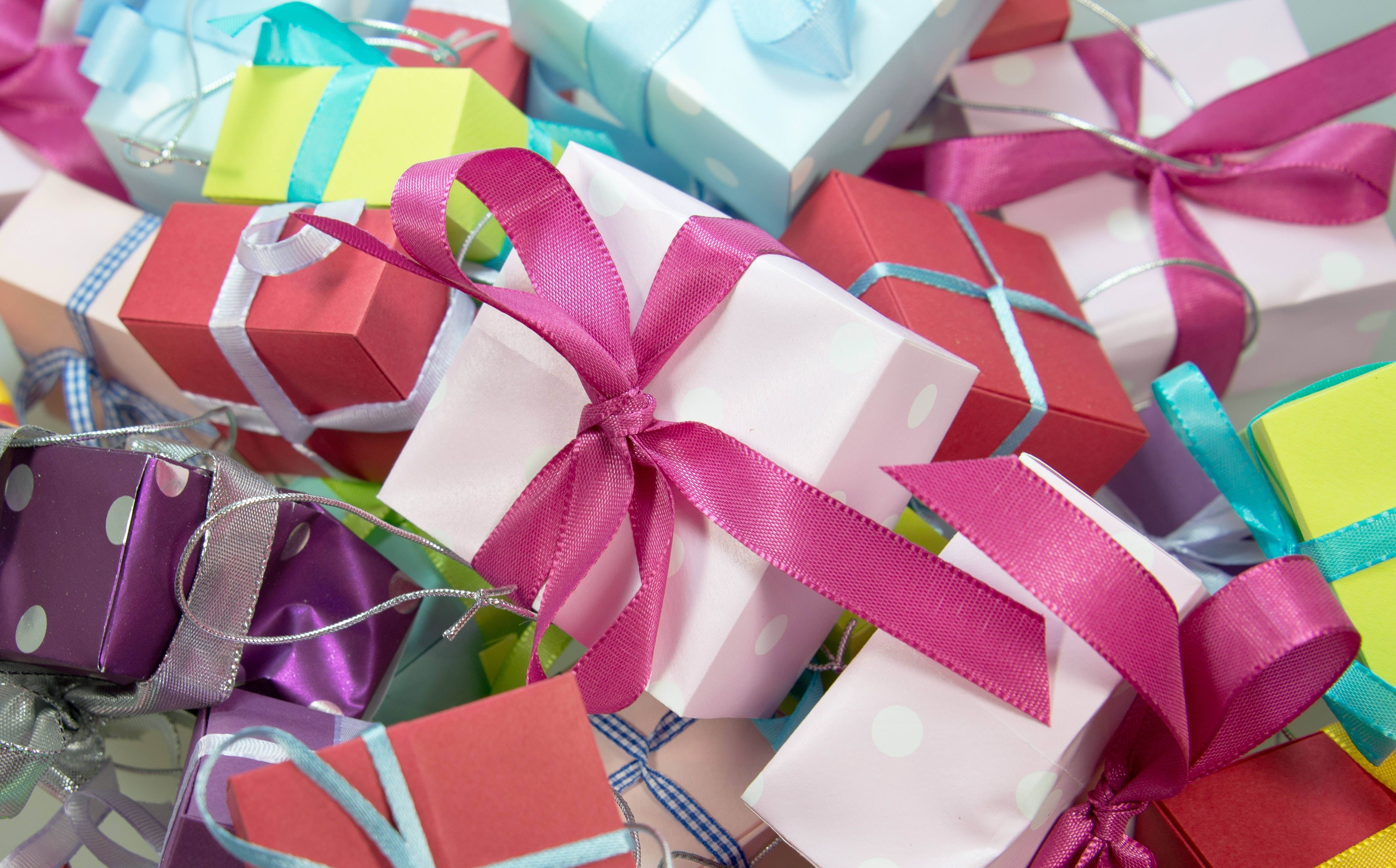 birthday, assorted colored gifts, shiny ribbons, 4K Desktop Wallpaper