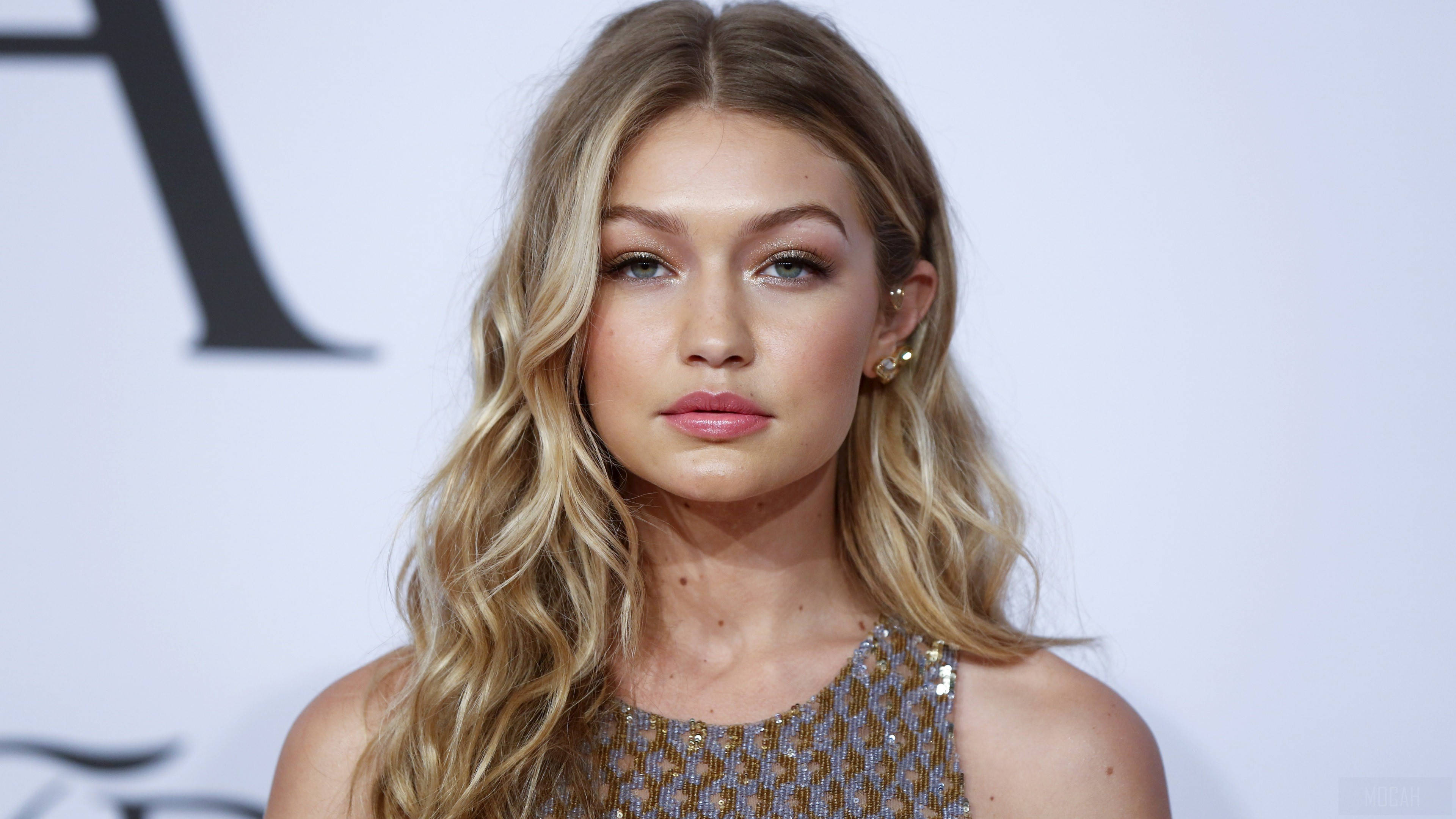 Gigi Hadid, wavy blonde hair, sequined top, 4K Desktop Wallpaper