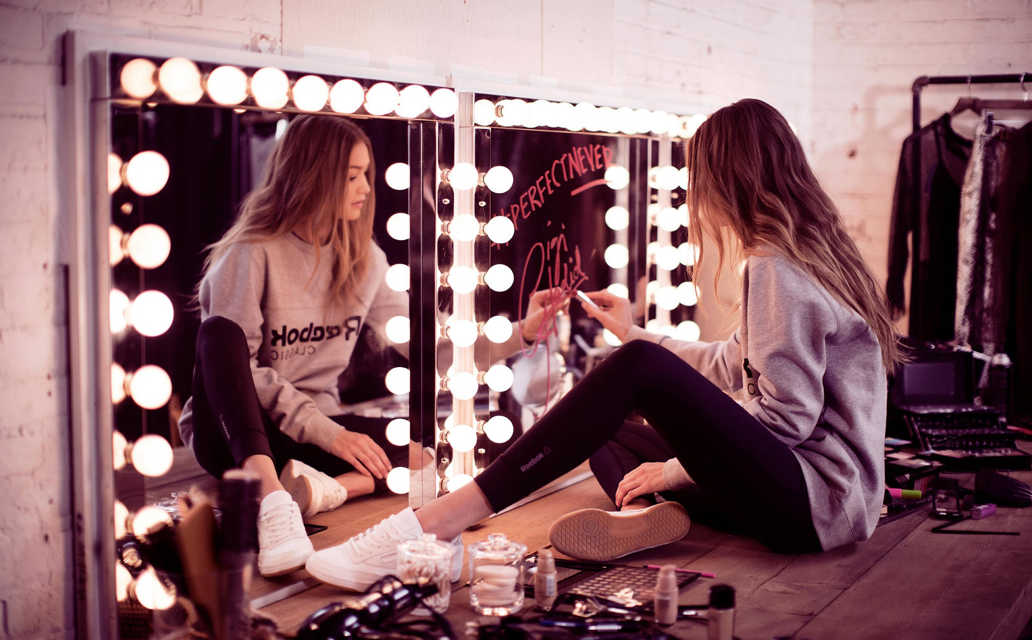 Gigi Hadid, vanity mirror, backstage dressing room, Full HD Desktop Wallpaper
