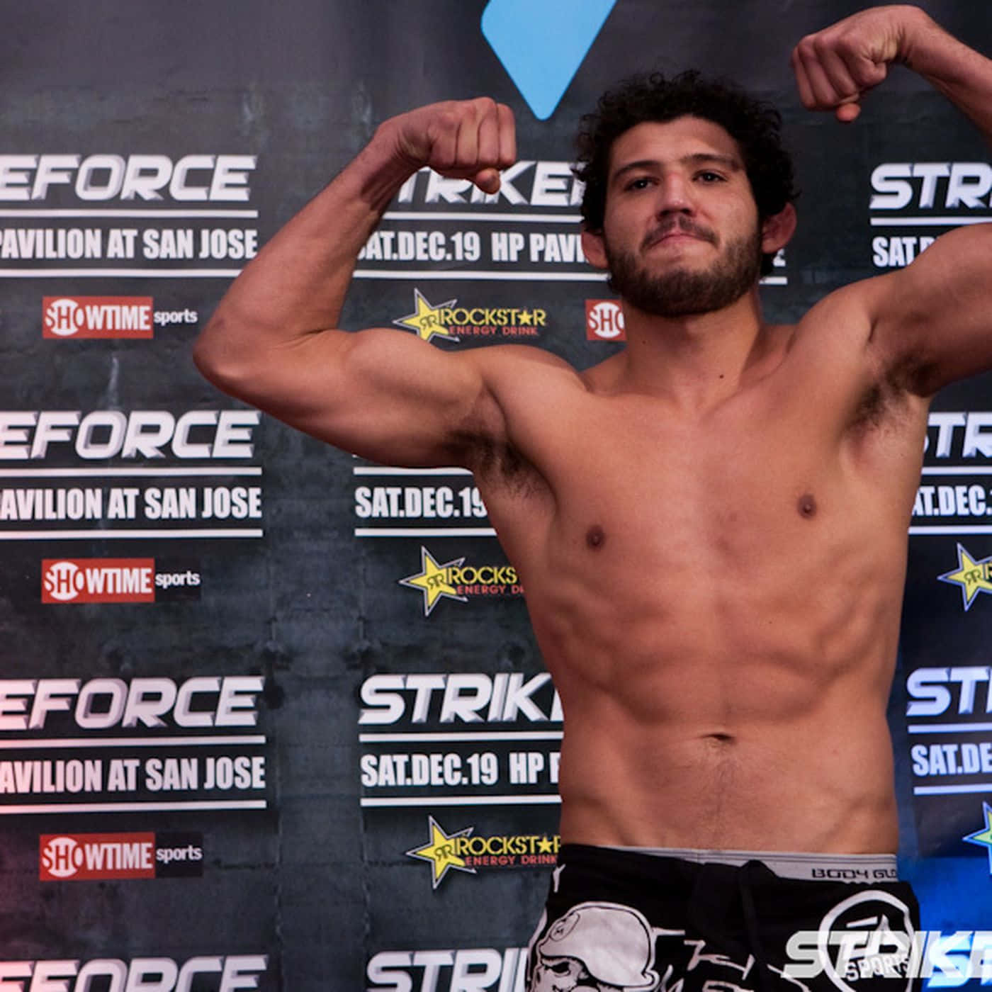 Gilbert Melendez, flex muscle abs, weigh-in event, HD Desktop Wallpaper