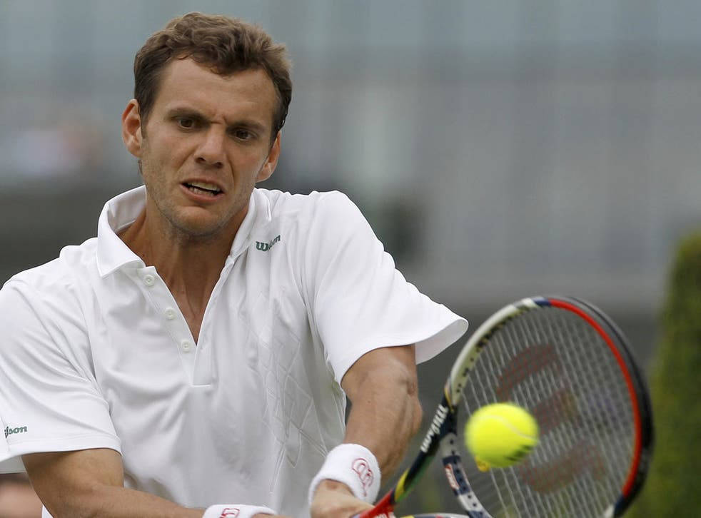 Gilles Simon, white shirt, bright yellow tennis ball, SD Desktop Wallpaper
