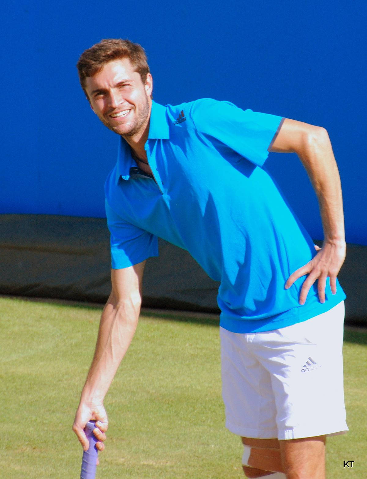 Gilles Simon, bright blue polo, white shorts, HD Phone Wallpaper