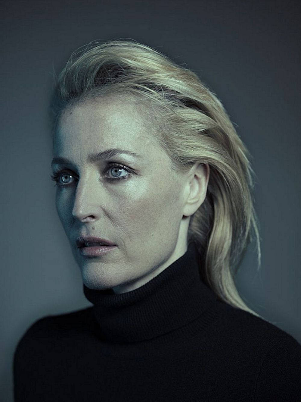 Gillian Anderson, blonde hair, piercing blue eyes, HD Phone Wallpaper