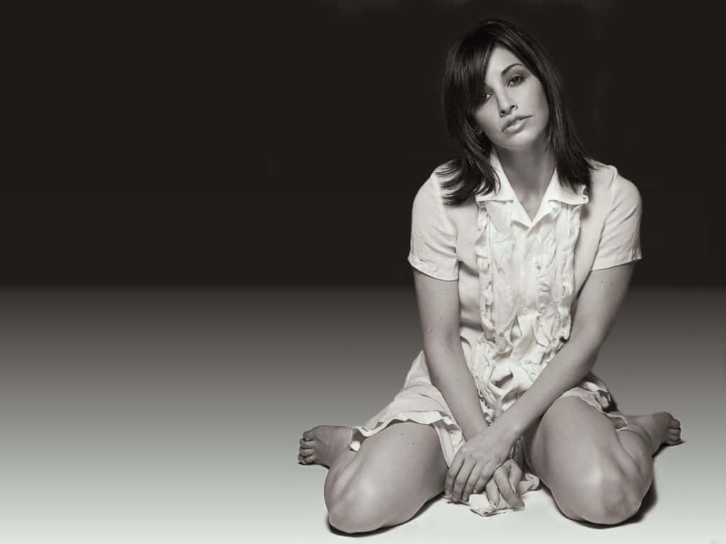 Gina Gershon, light dress, gradient floor, SD Desktop Wallpaper