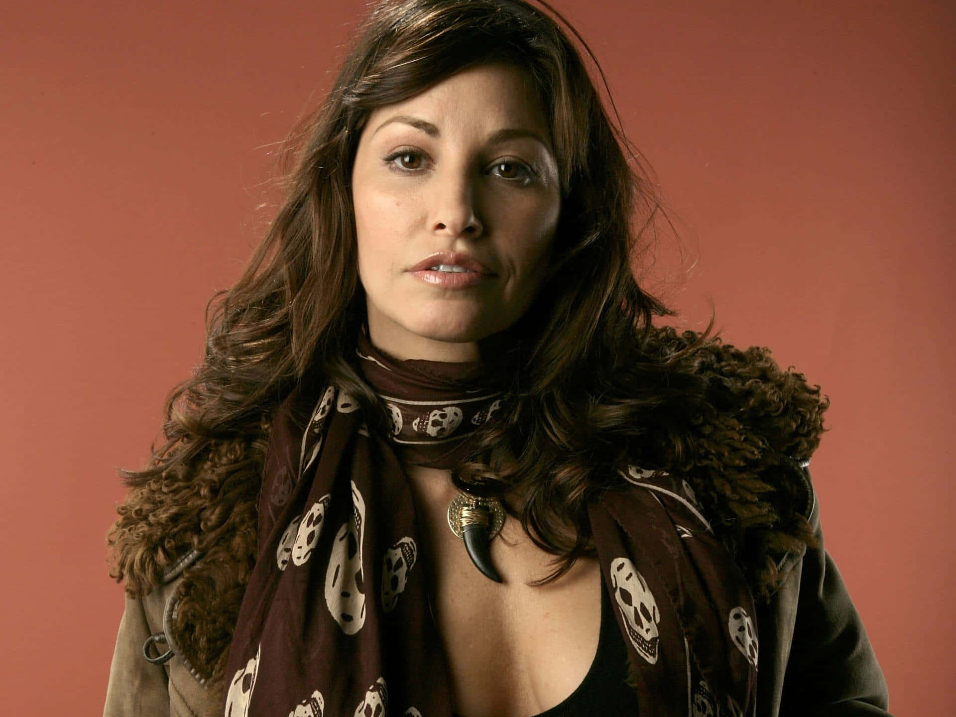 Gina Gershon, skull-patterned scarf, fur-trimmed jacket, Full HD Desktop Wallpaper