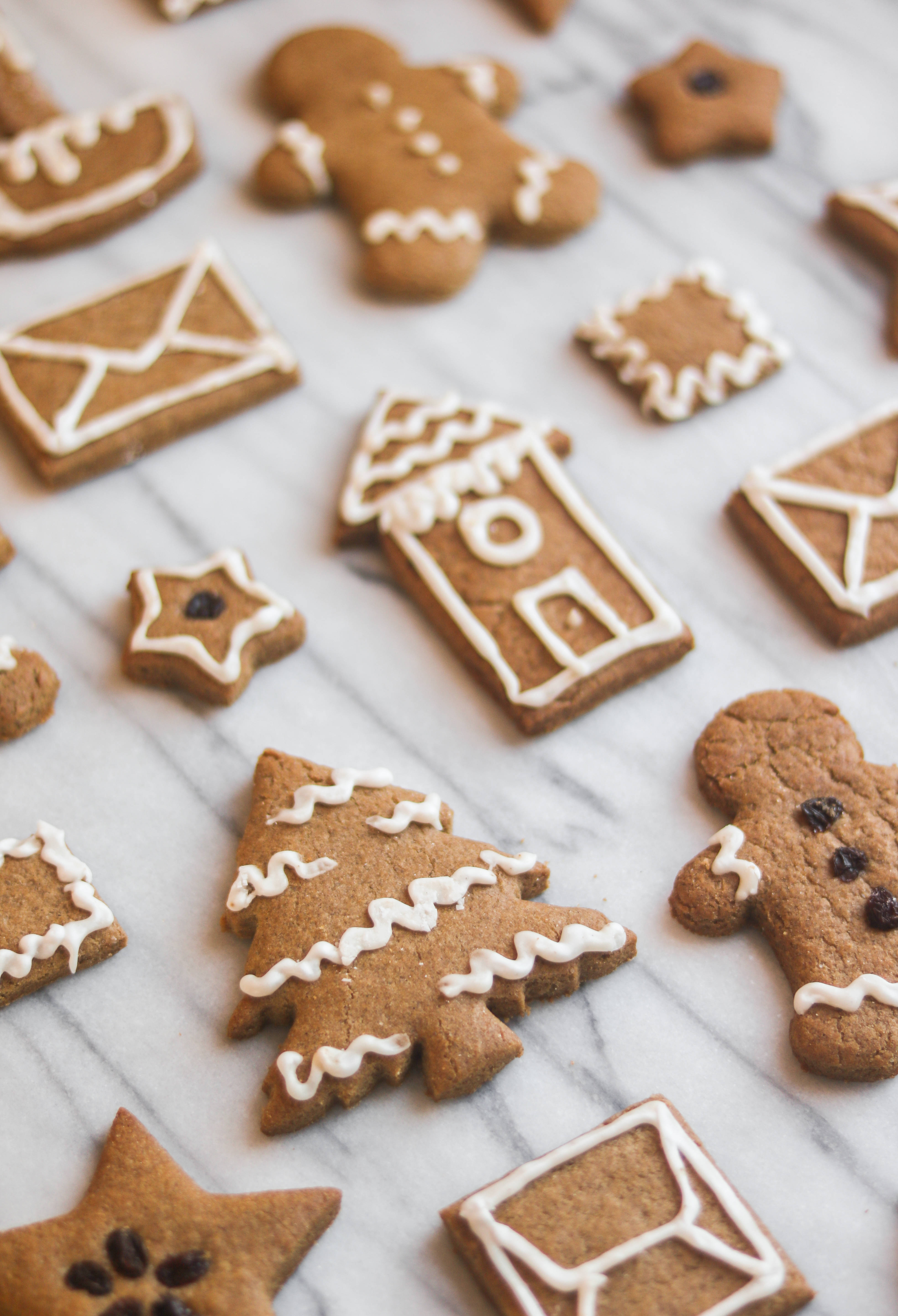Golden Brown Gingerbreads, gingerbread cookies, trees houses, 5K Phone Wallpaper