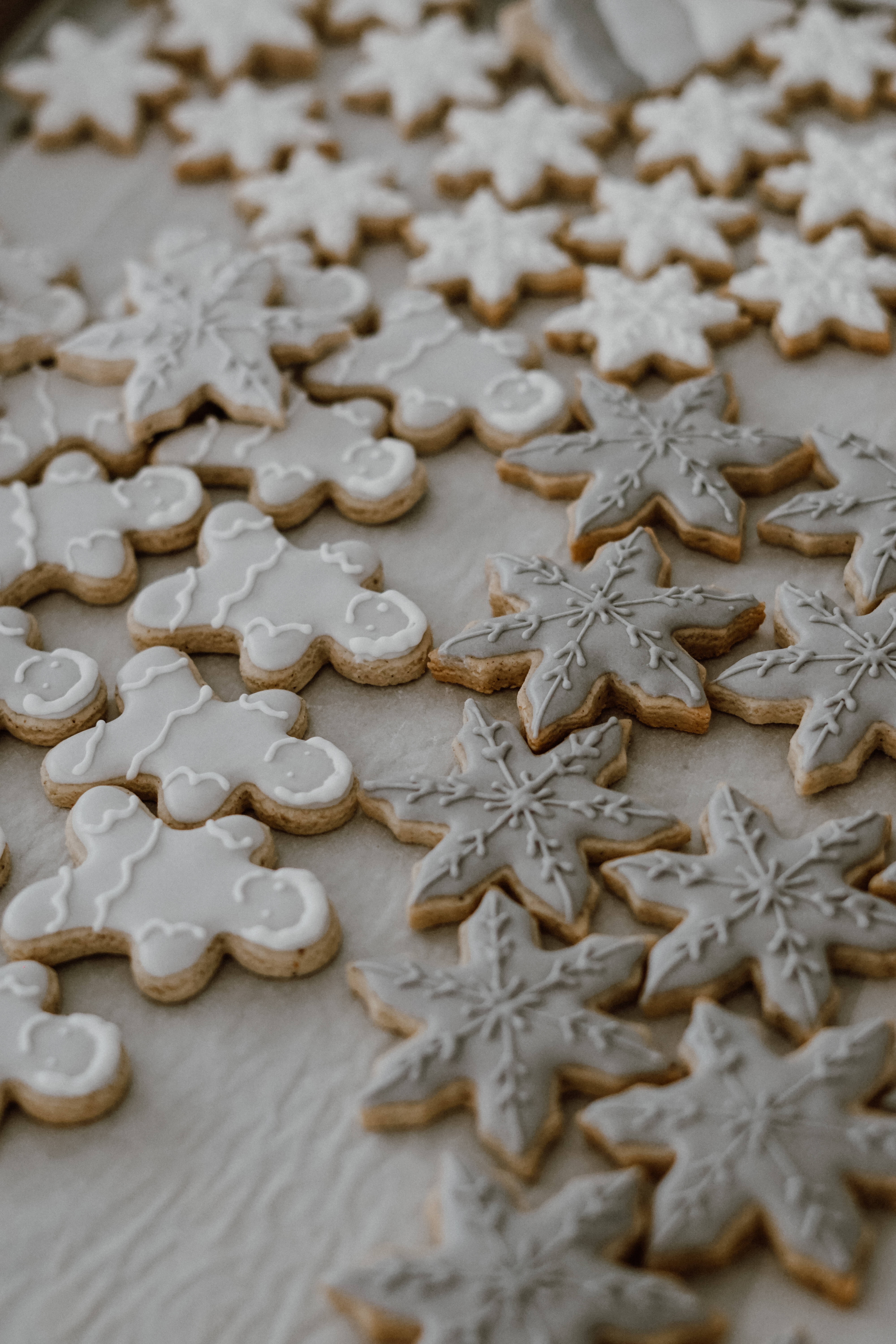 silver icing, gingerbread man cookies, snowflake, 5K Phone Wallpaper