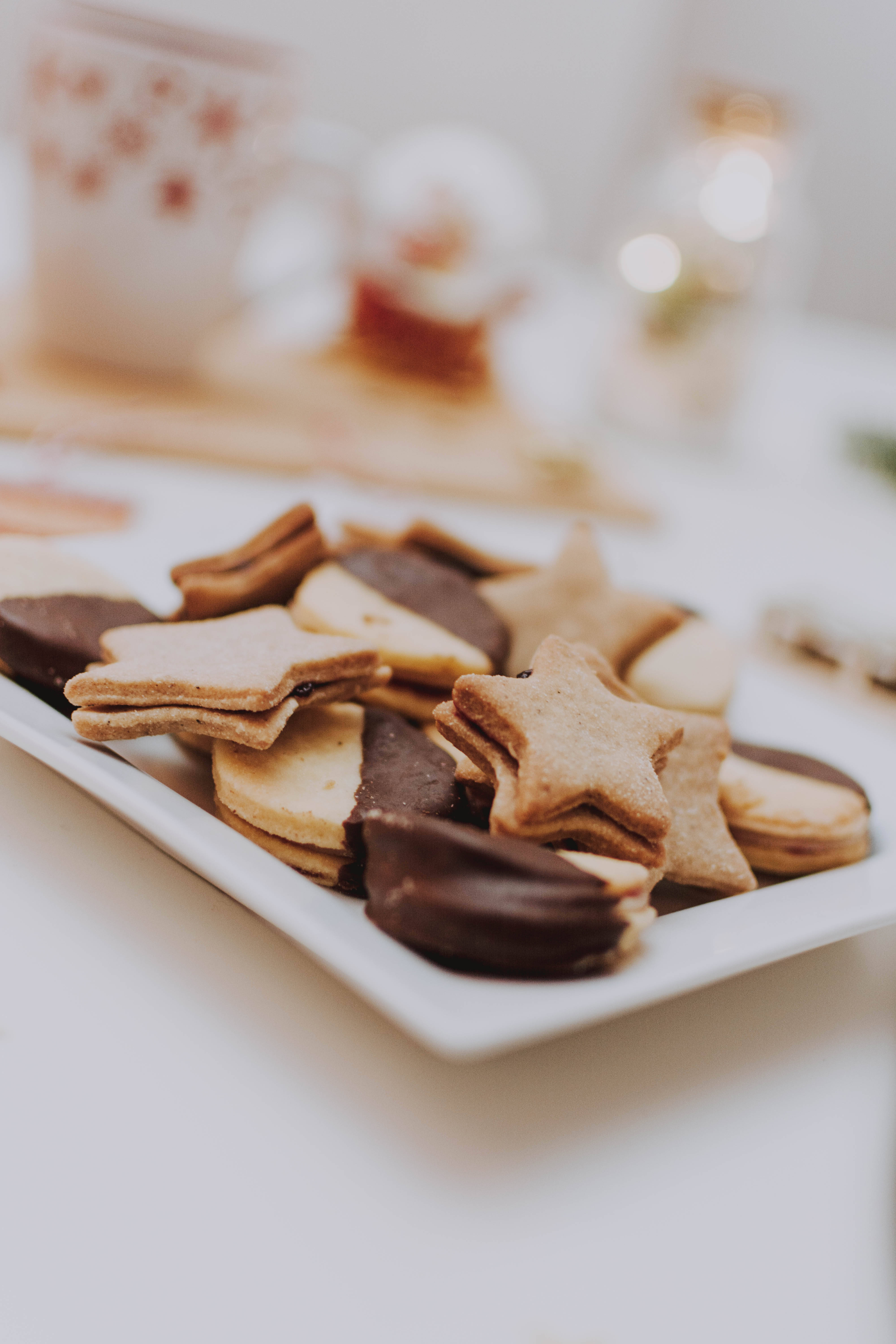 assorted gingerbread cookies, star cookies, round cookies, 5K Phone Wallpaper