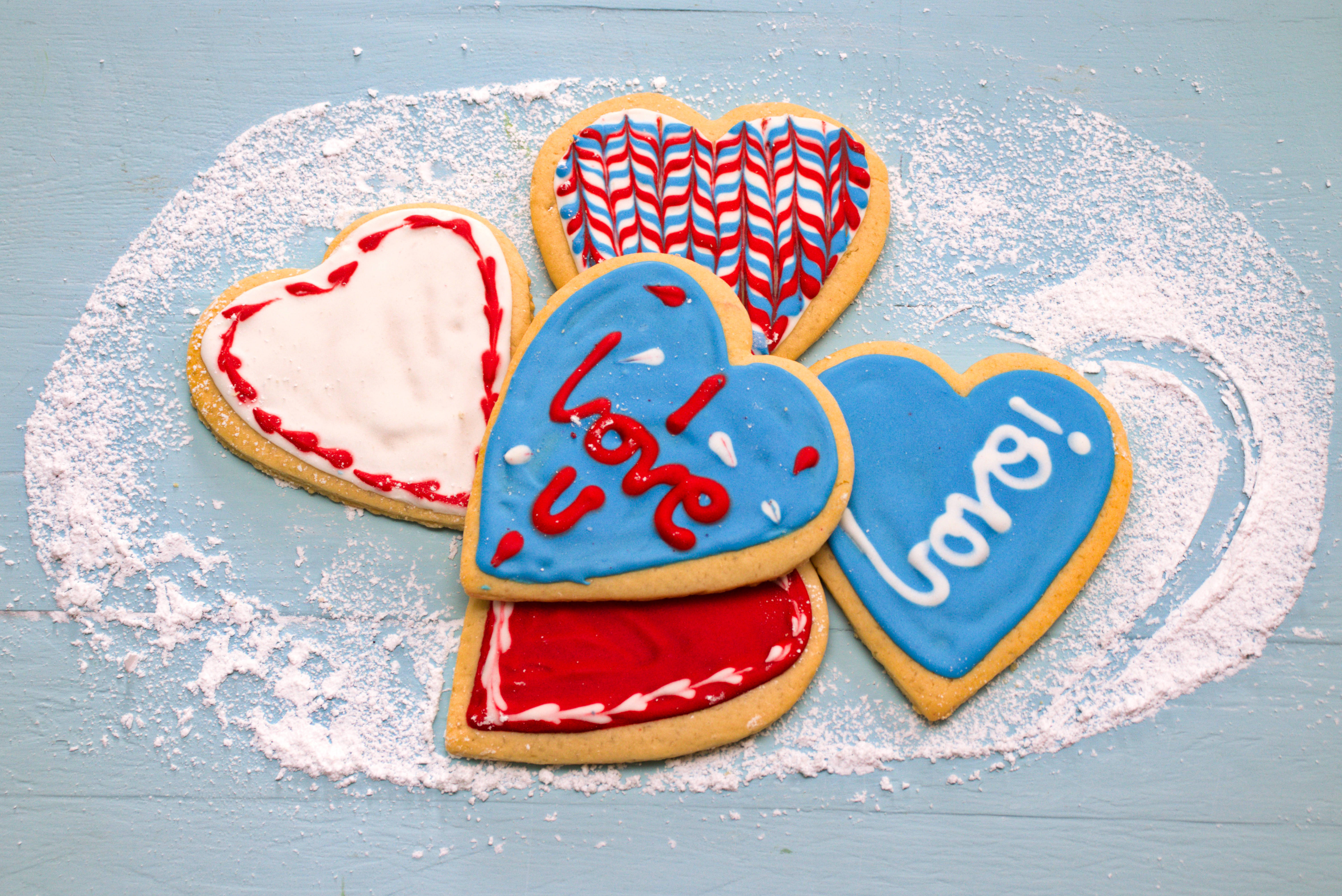 gingerbread heart cookies, red white and blue icing, love, 5K Desktop Wallpaper