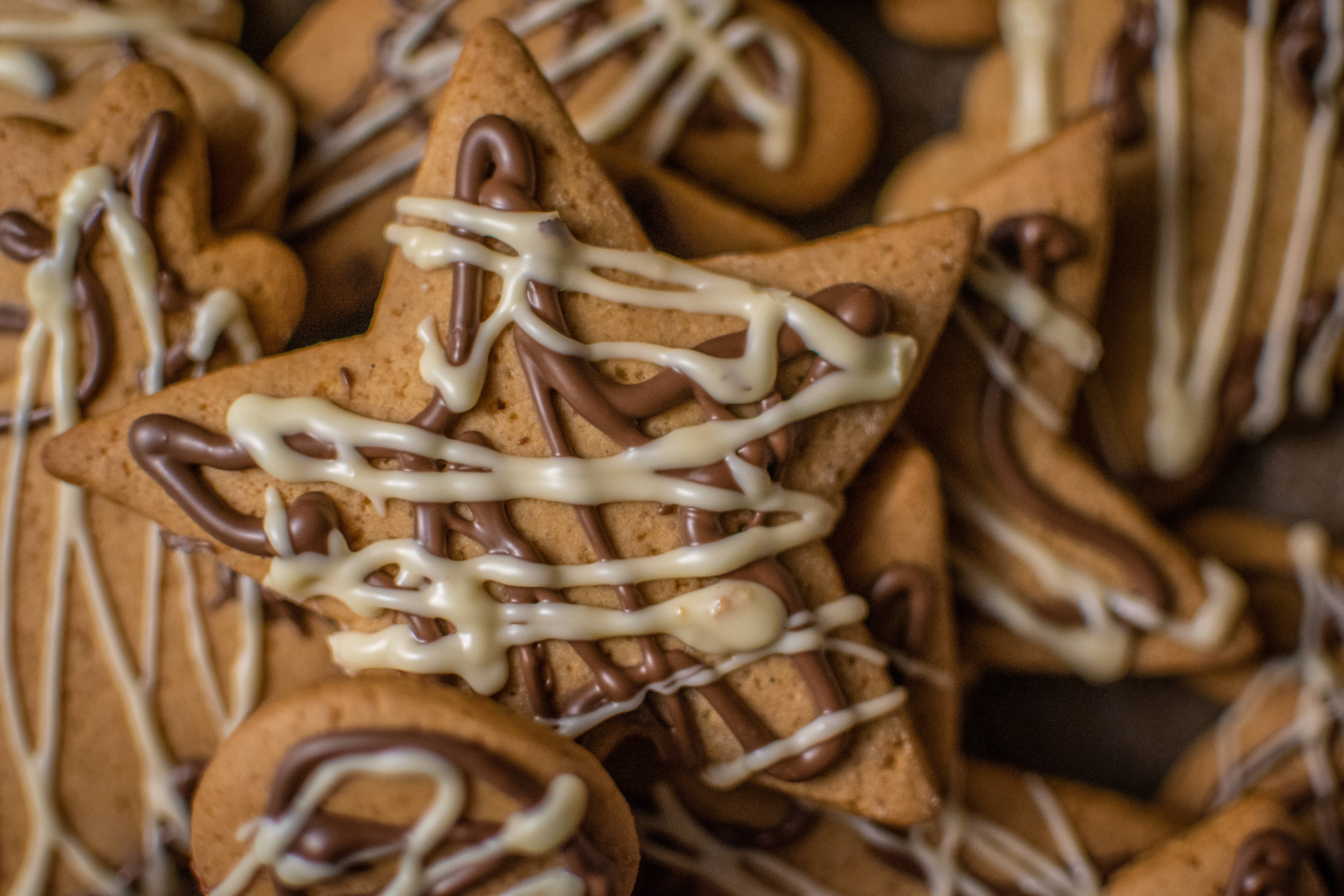 gingerbread, star-shaped, dark chocolate, 5K Desktop Wallpaper