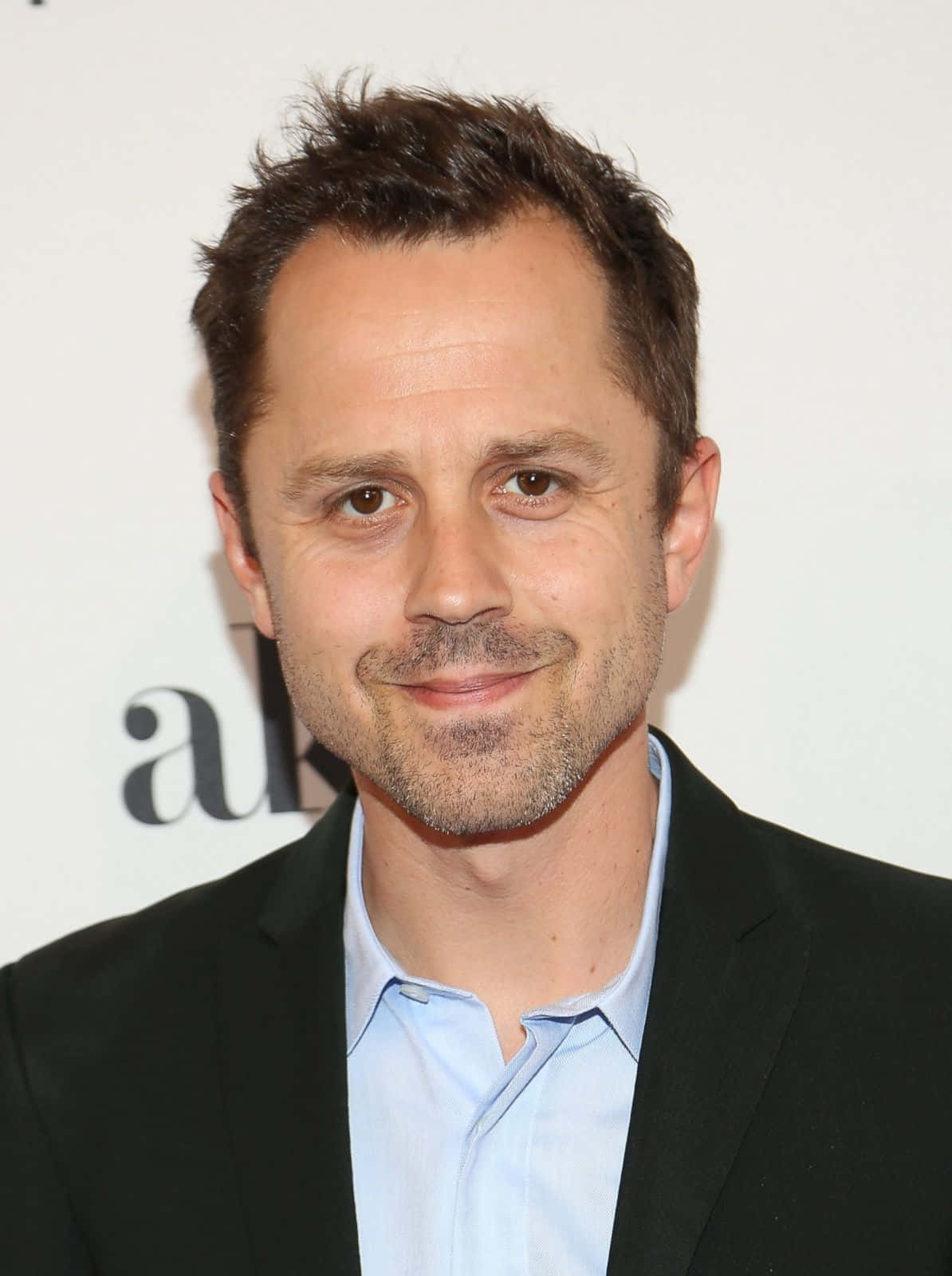 Giovanni Ribisi, black suit, light blue shirt, HD Phone Wallpaper