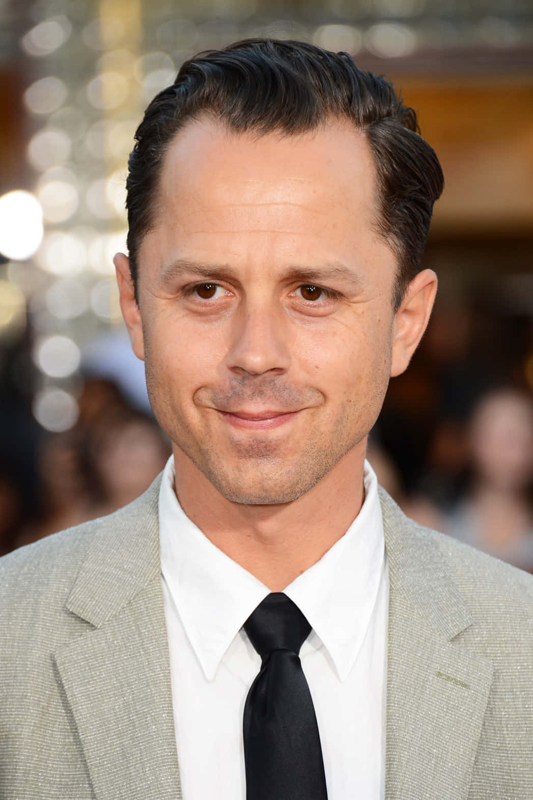 Giovanni Ribisi, light gray suit, white shirt, HD Phone Wallpaper