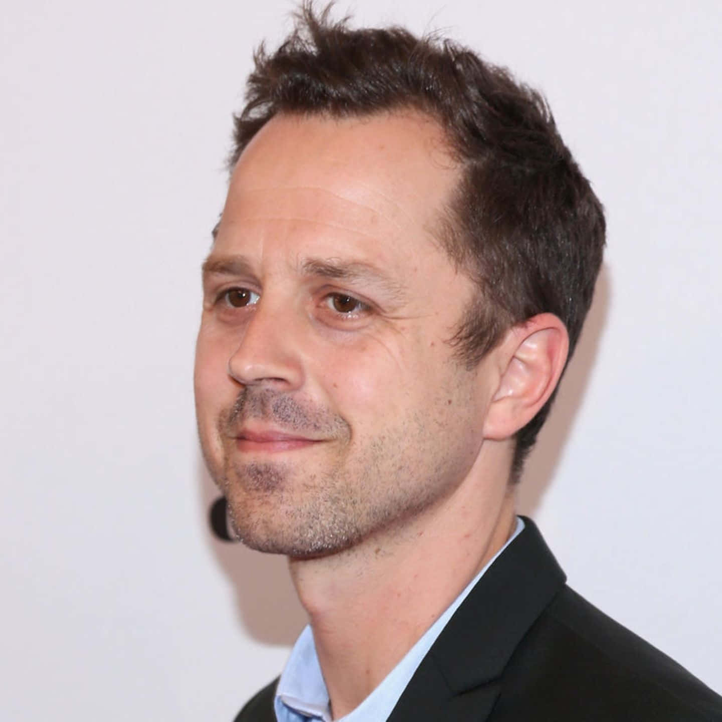 Giovanni Ribisi, black suit, light blue shirt, HD Desktop Wallpaper