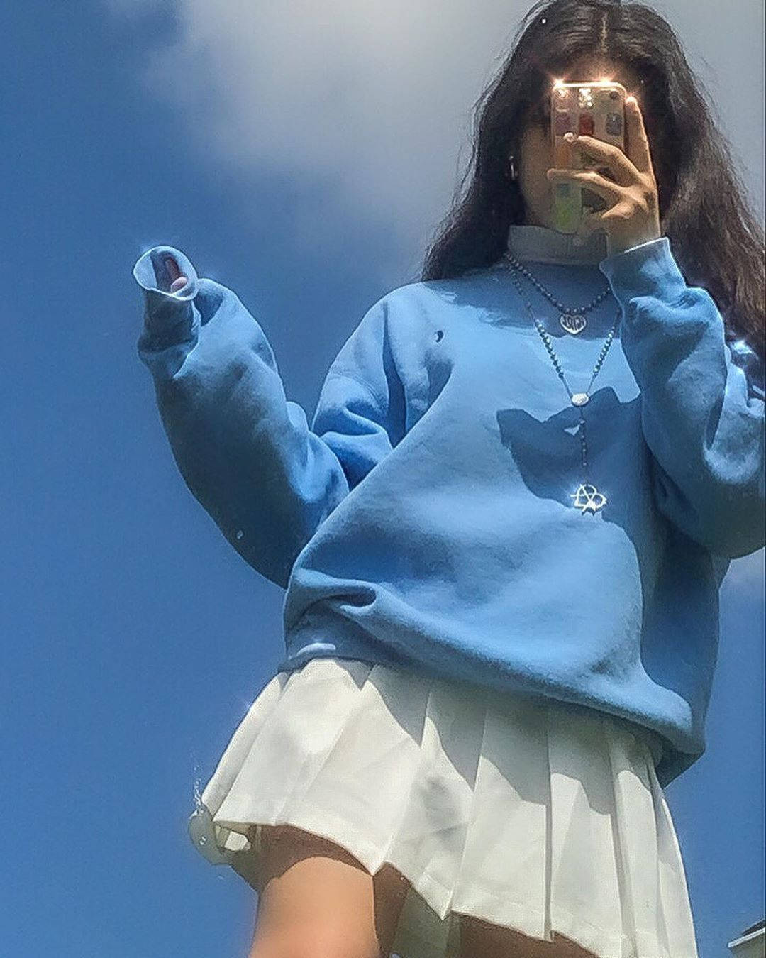 retro girl aesthetic, blue sweatshirt, white pleated skirt, HD Phone Wallpaper