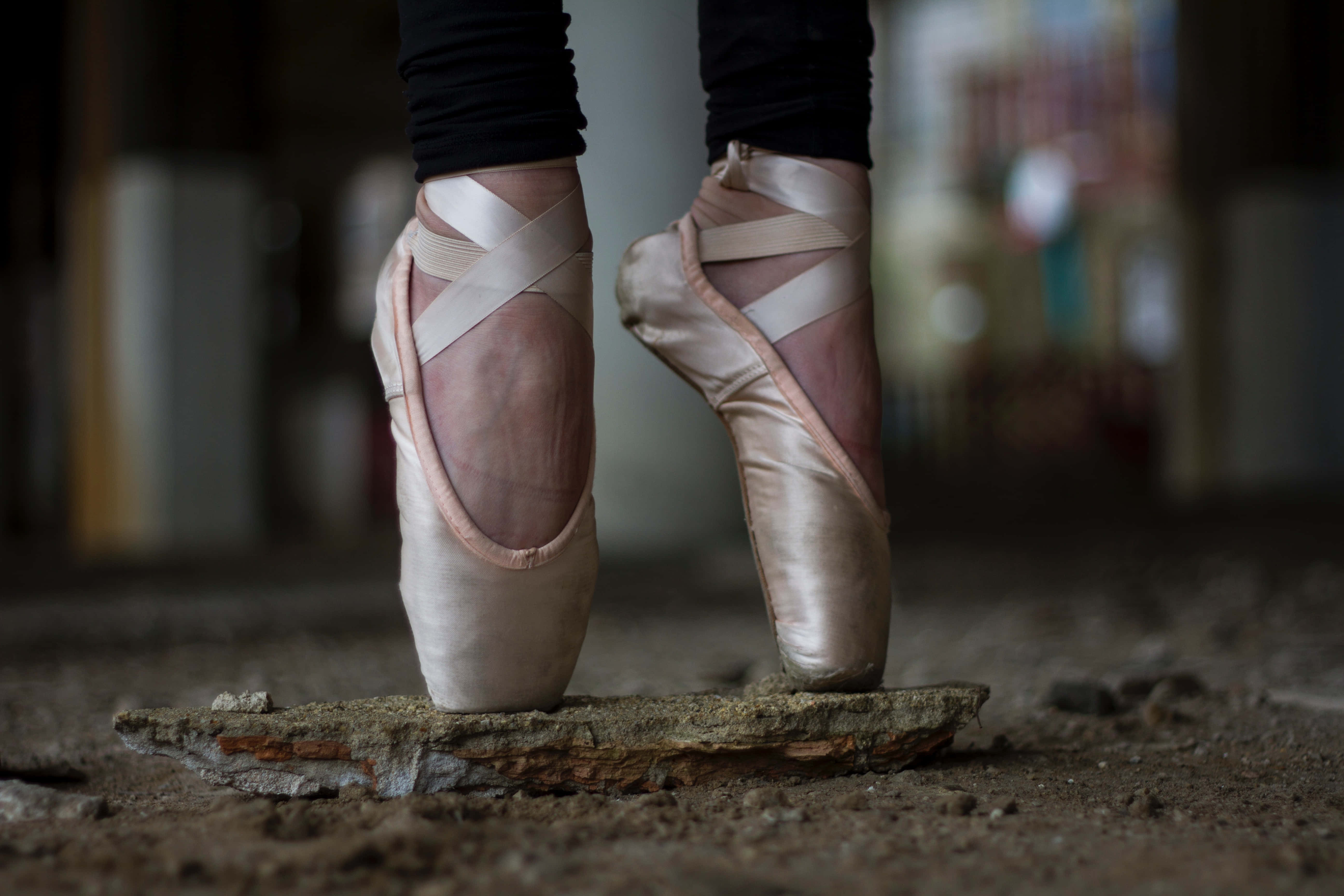 ballet pointe shoes, pink pointe shoes, rock, 5K Desktop Wallpaper