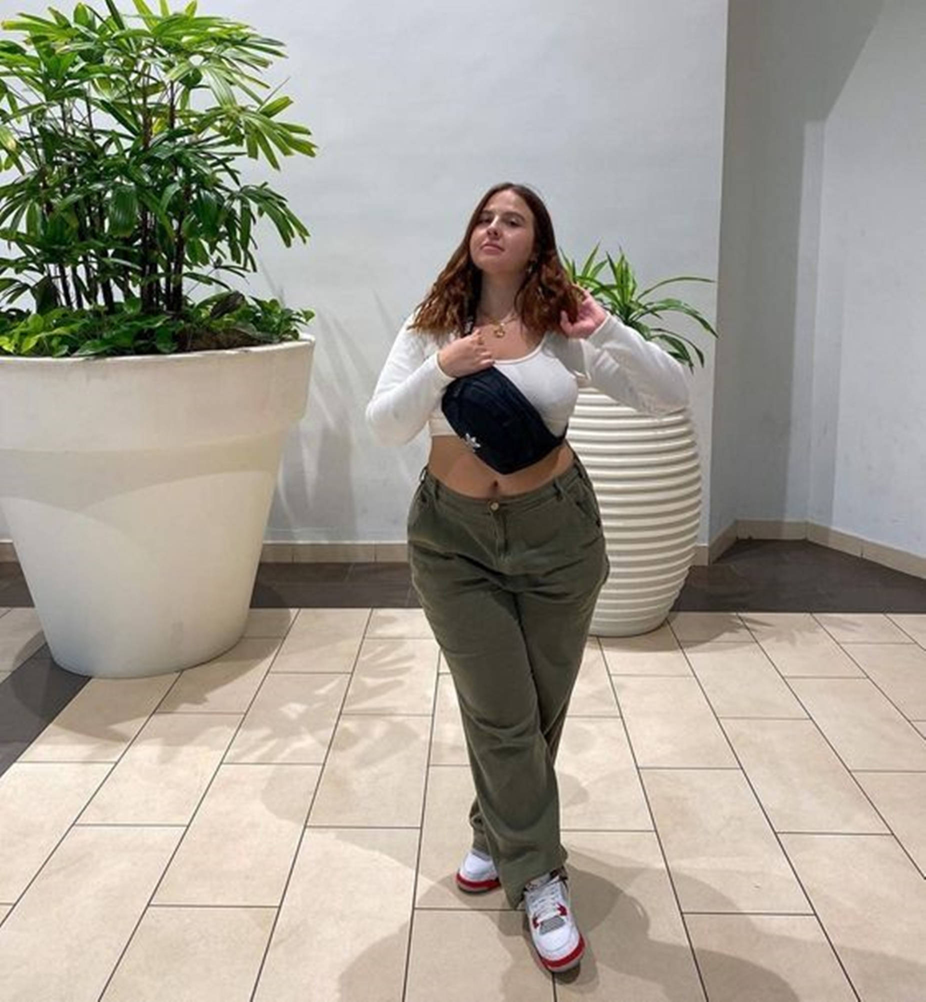 chubby teen, black fanny pack, olive pants, Full HD Phone Wallpaper