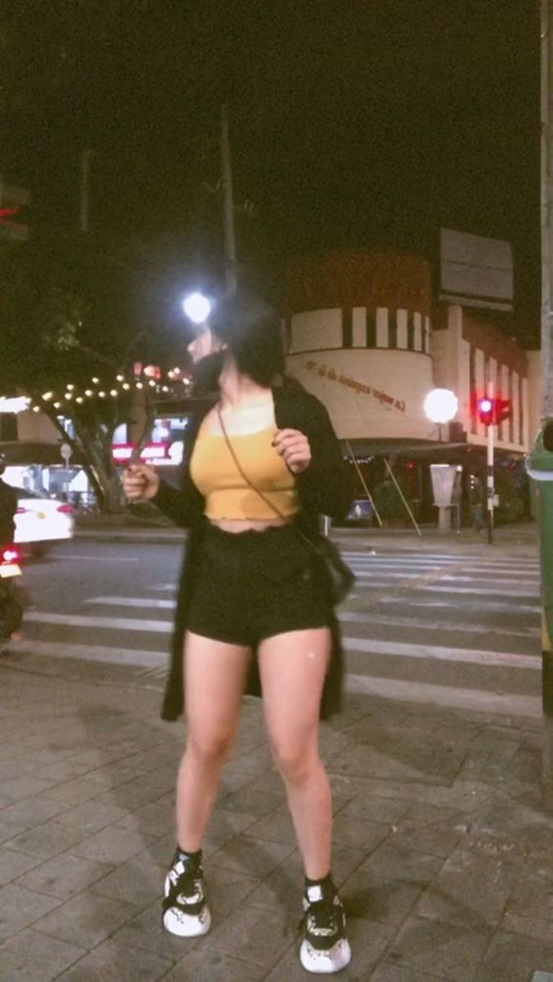 chubby teen, night street, yellow crop top, 2K Phone Wallpaper