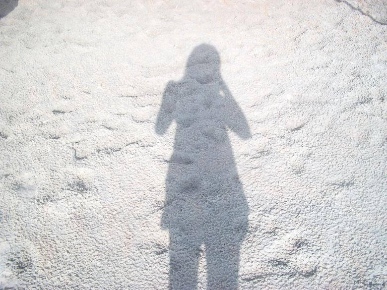 Girl Shadow, white sand, bright sunlight, SD Desktop Wallpaper
