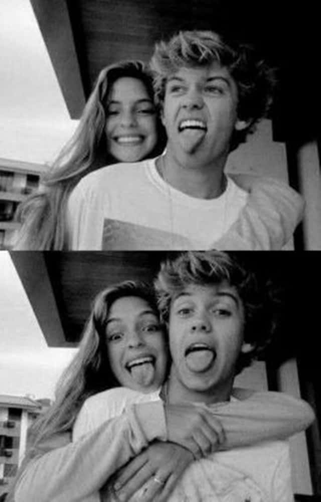 black and white selfie, overhang, couple in love, SD Phone Wallpaper