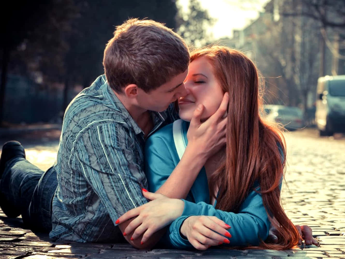 Girlfriend And Boyfriend, kissing, sunlit, HD Desktop Wallpaper