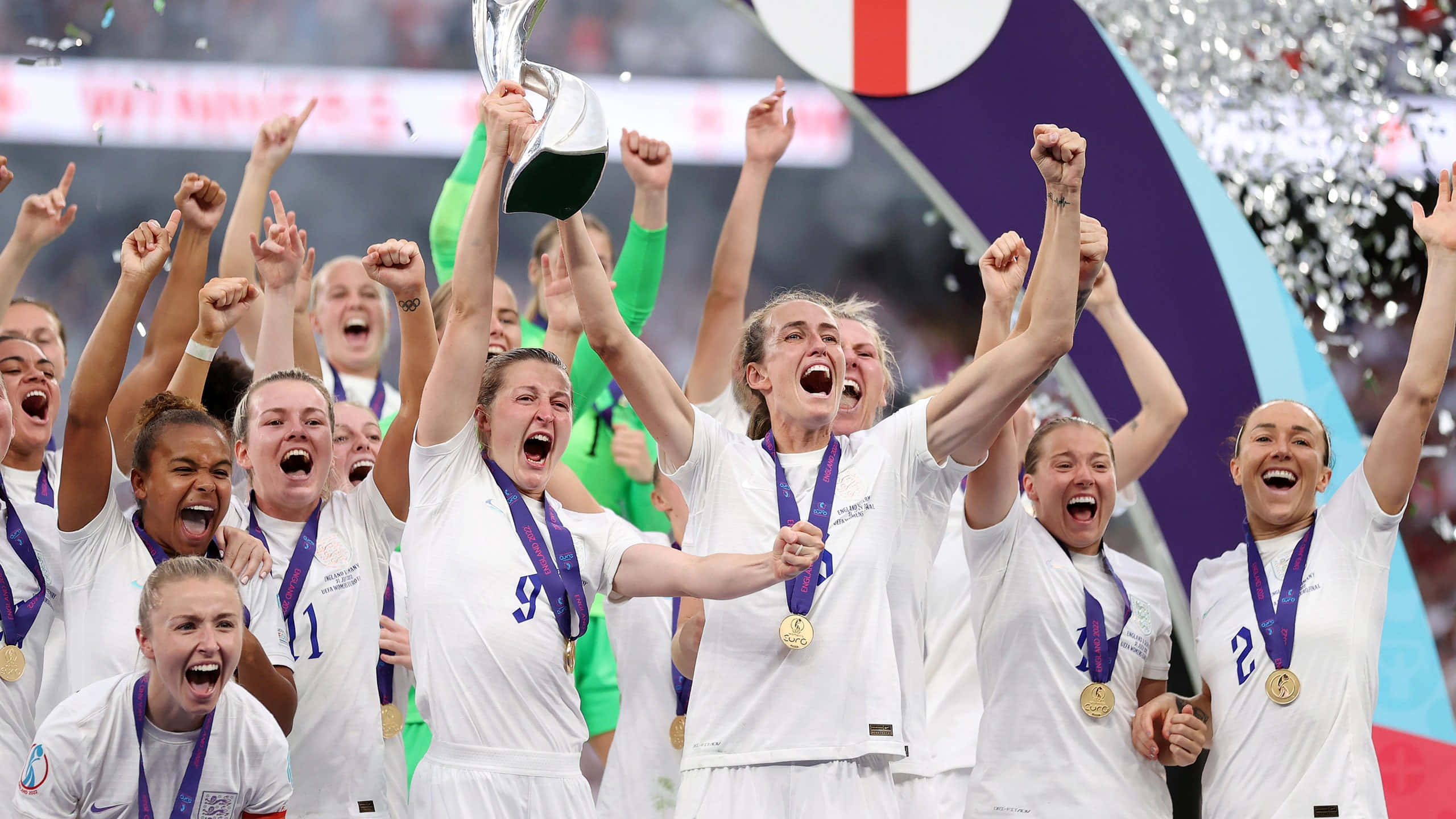 girls soccer team, trophy, gold medals, 2K Desktop Wallpaper