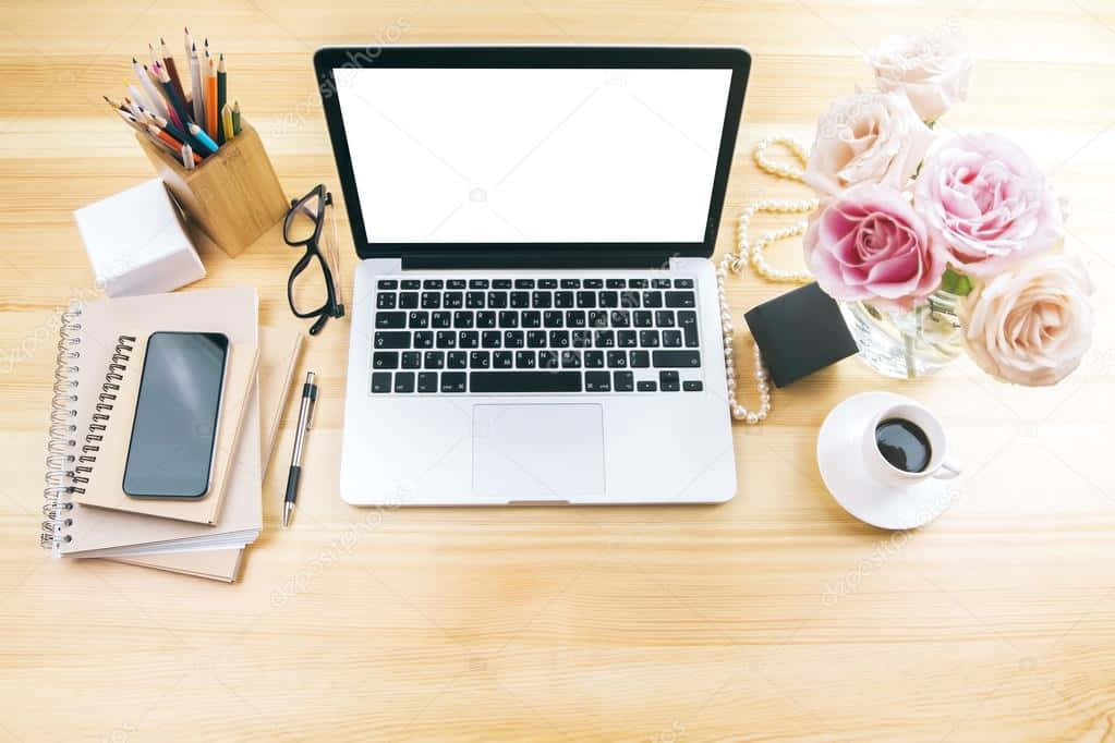 girly laptop, wooden desk, pink roses, SD Desktop Wallpaper