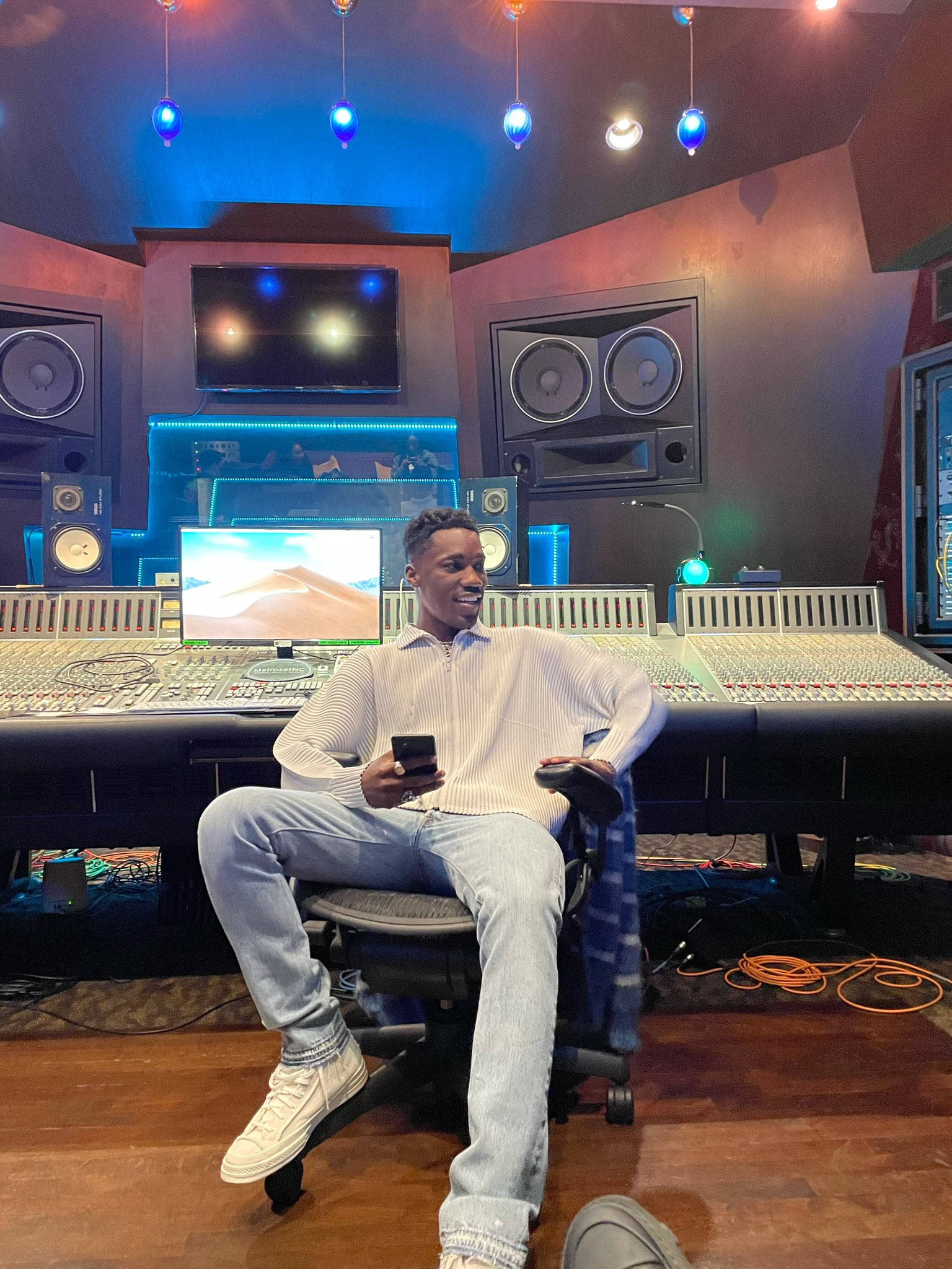 Giveon, studio, recording studio, Full HD Phone Wallpaper