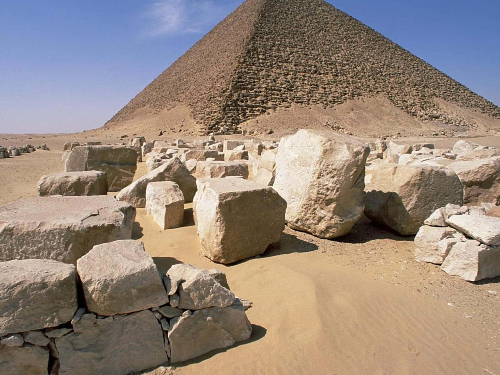Giza Pyramids, colossal stone blocks, sunbaked desert, HD Desktop Wallpaper