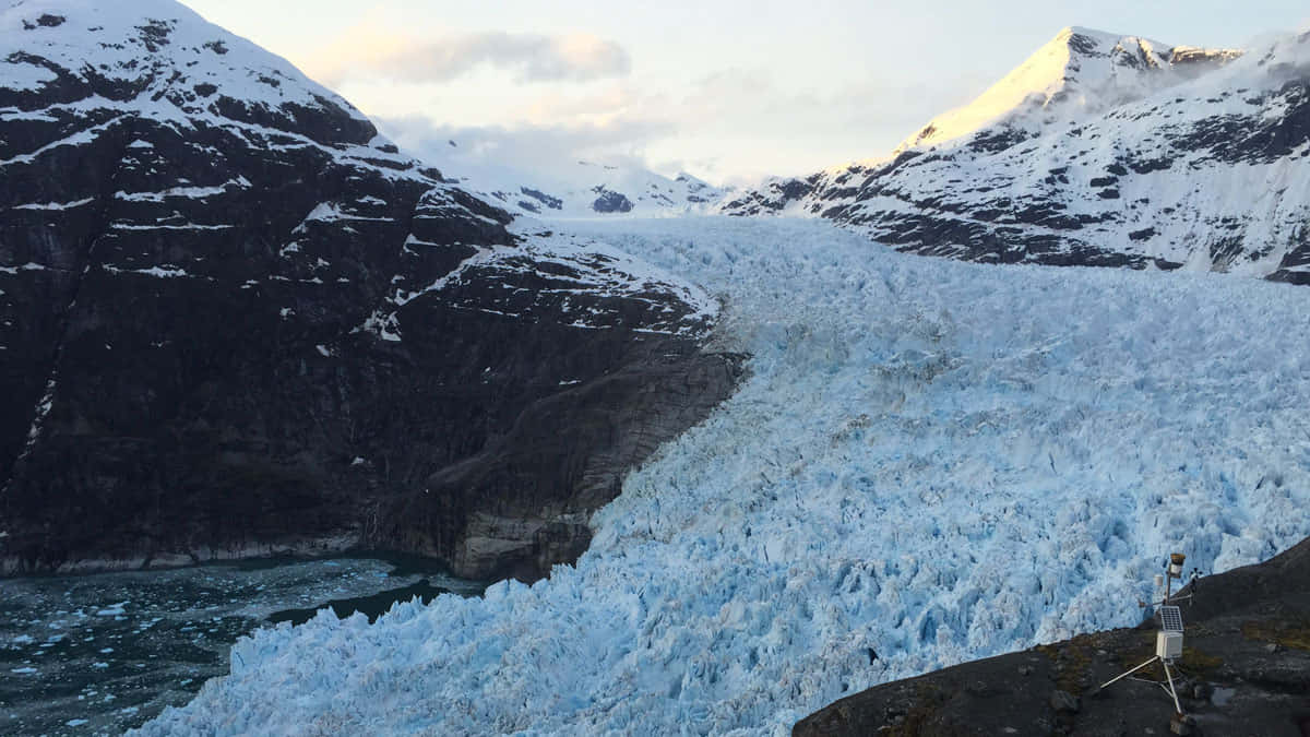 majestic glacier, icy waters, snowcapped mountains, SD Desktop Wallpaper