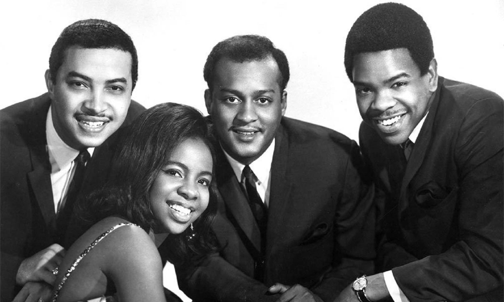 Gladys Knight And The Pips, black and white studio portrait, plain white background, HD Desktop Wallpaper