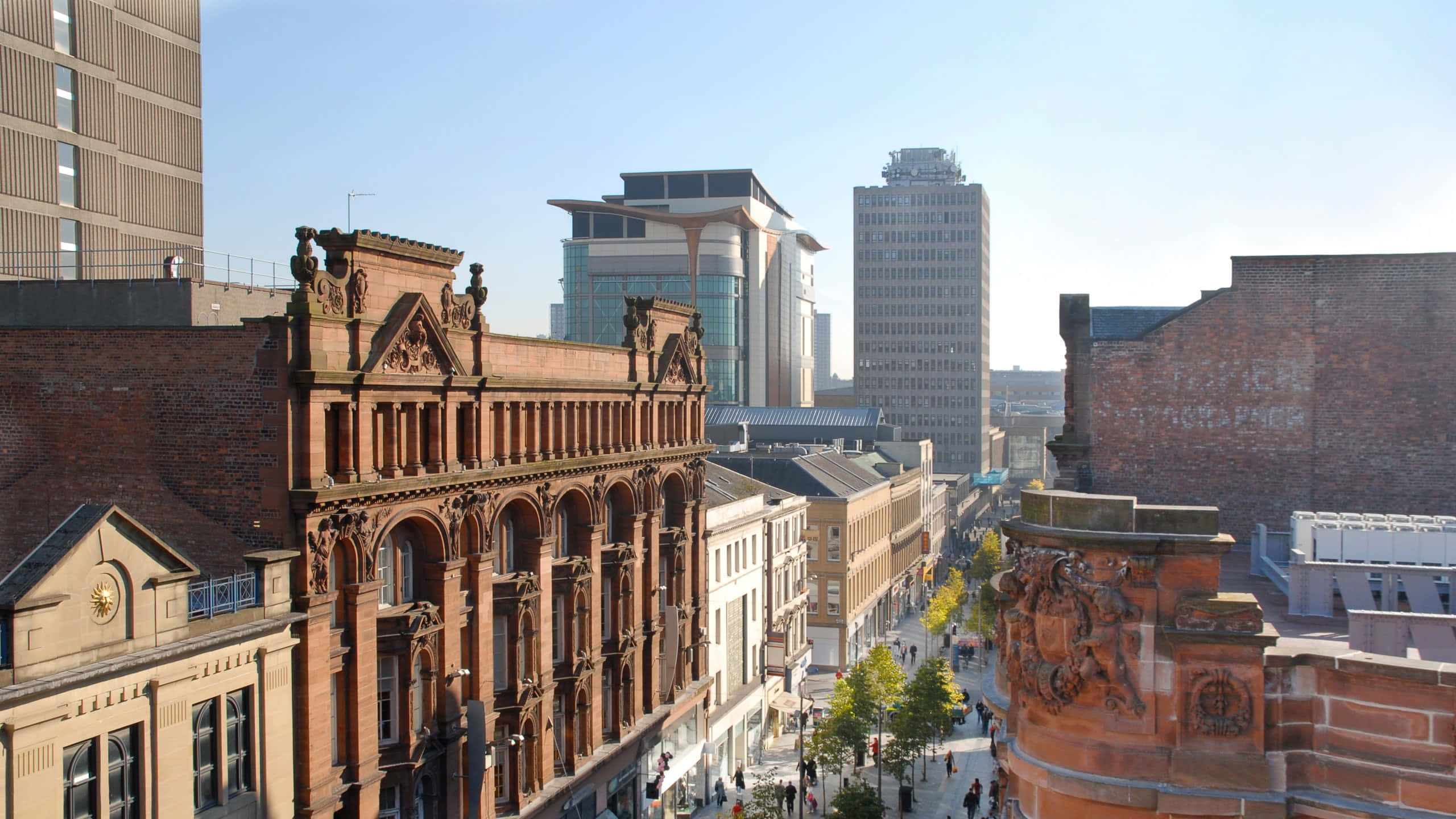 Glasgow, red brick buildings, ornate details, 2K Desktop Wallpaper
