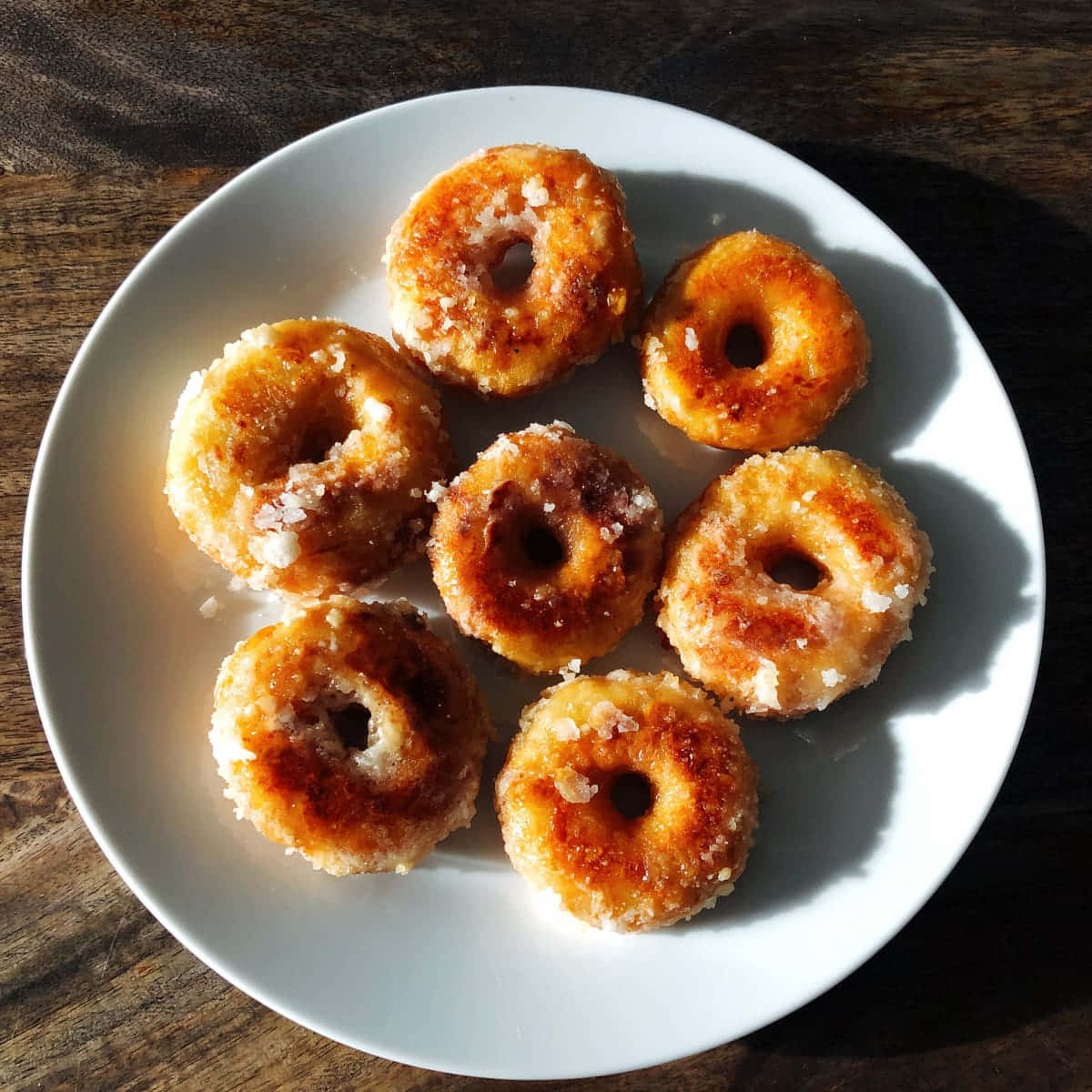 glazed donut, golden-brown, sugar-coated, SD Desktop Wallpaper
