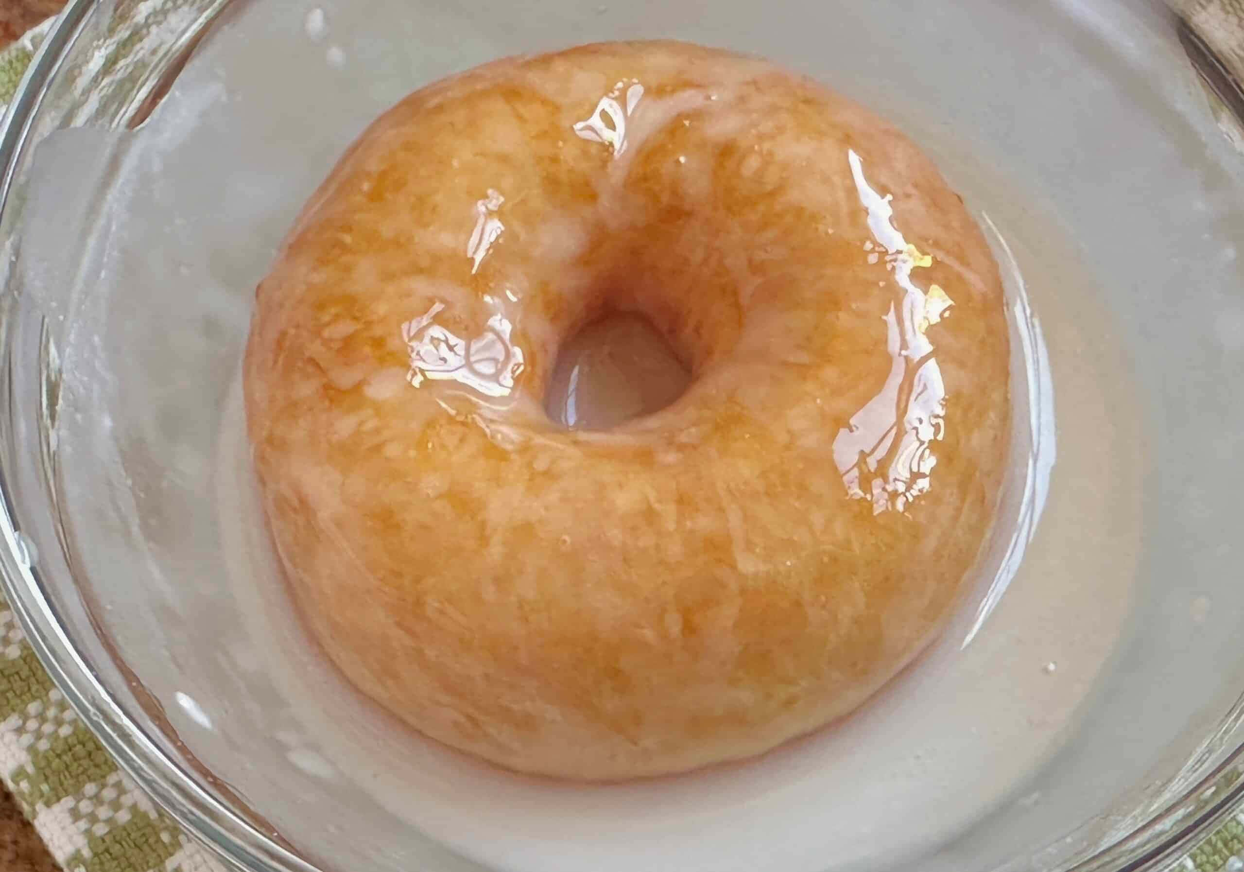 glazed donut, clear glass bowl, syrup, 2K Desktop Wallpaper