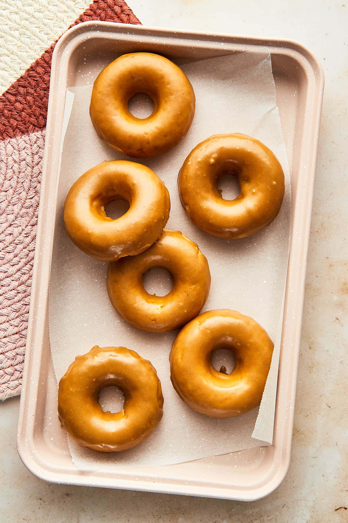 glazed donut, parchment paper, pink tray, HD Phone Wallpaper