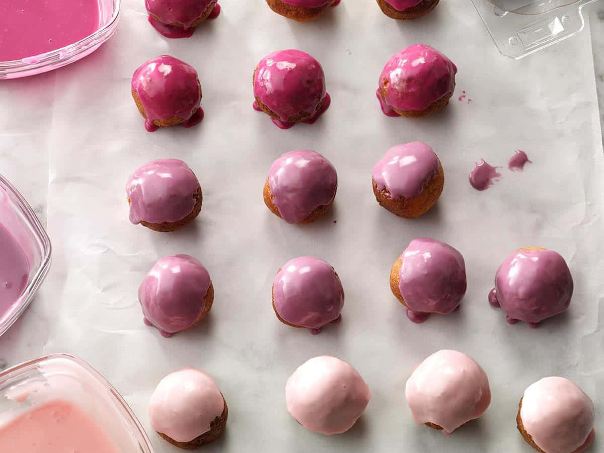 glazed donut, glossy pink glaze, light pink glaze, SD Desktop Wallpaper