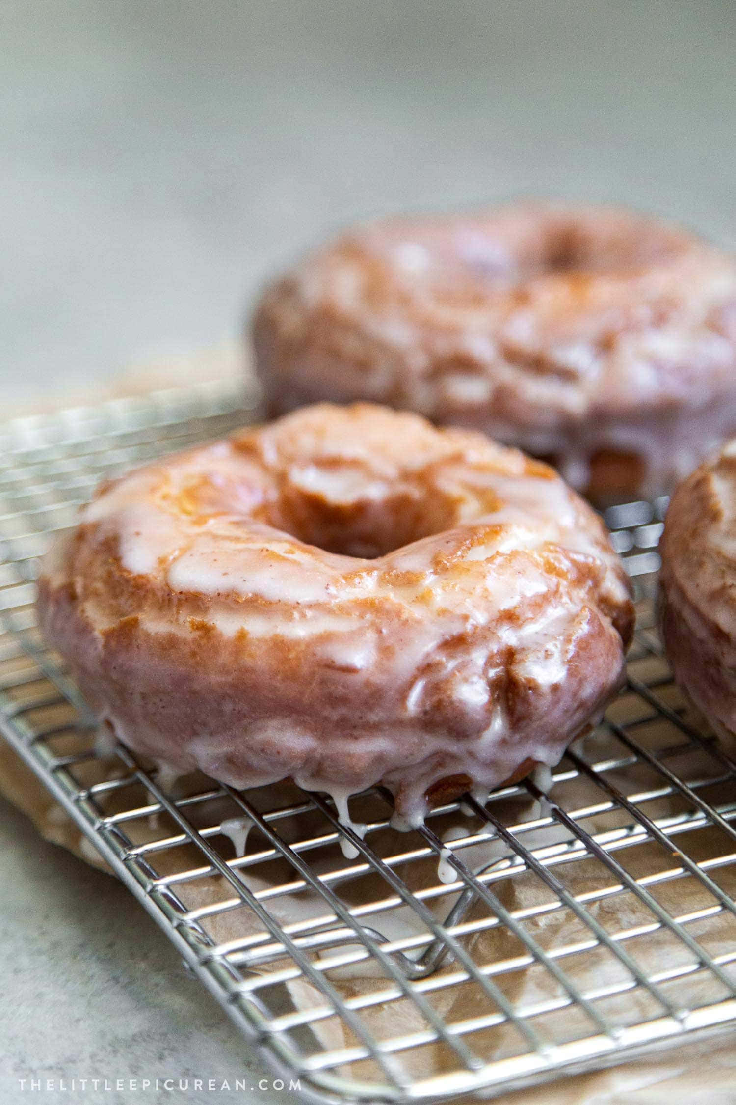 glazed donut, cinnamon donut, wire cooling rack, Full HD Phone Wallpaper