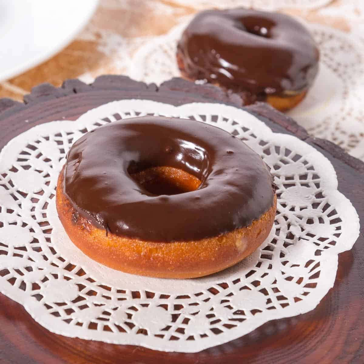 glazed donut, chocolate glazed donuts, lace doilies, SD Desktop Wallpaper