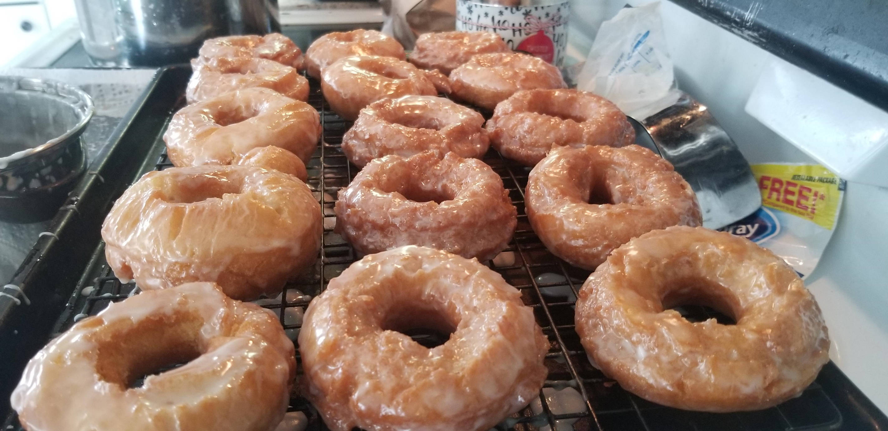 buttermilk donuts, glazed donuts, wire rack, 2K Desktop Wallpaper