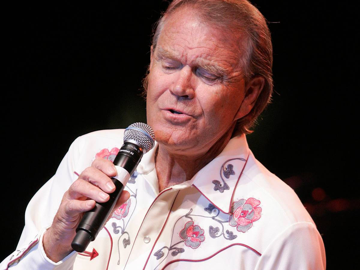Glen Campbell, floral embroidered shirt, microphone, SD Desktop Wallpaper