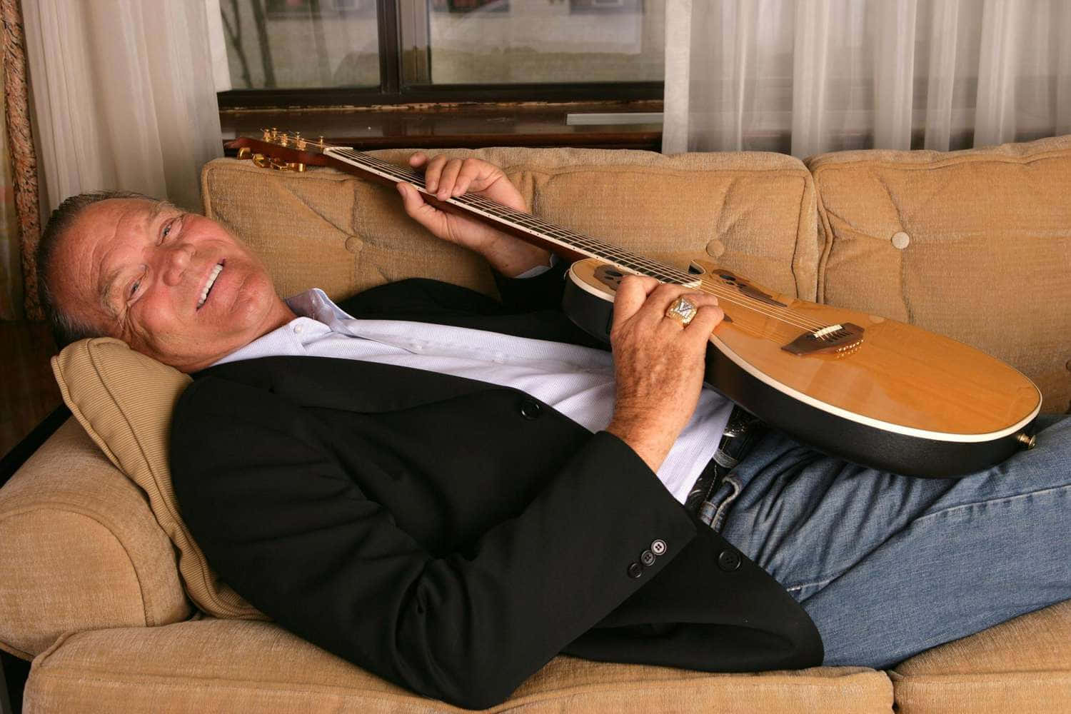 Glen Campbell, black blazer, beige couch, HD Desktop Wallpaper