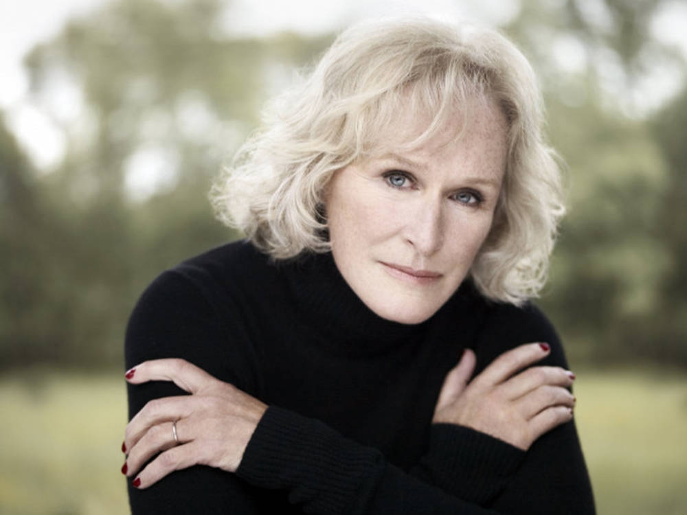 Glenn Close, blonde hair, red nails, SD Desktop Wallpaper
