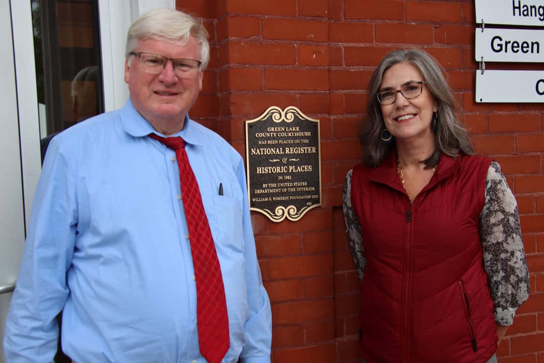 Glenn Grothman, historic plaque, red brick courthouse wall, SD Desktop Wallpaper