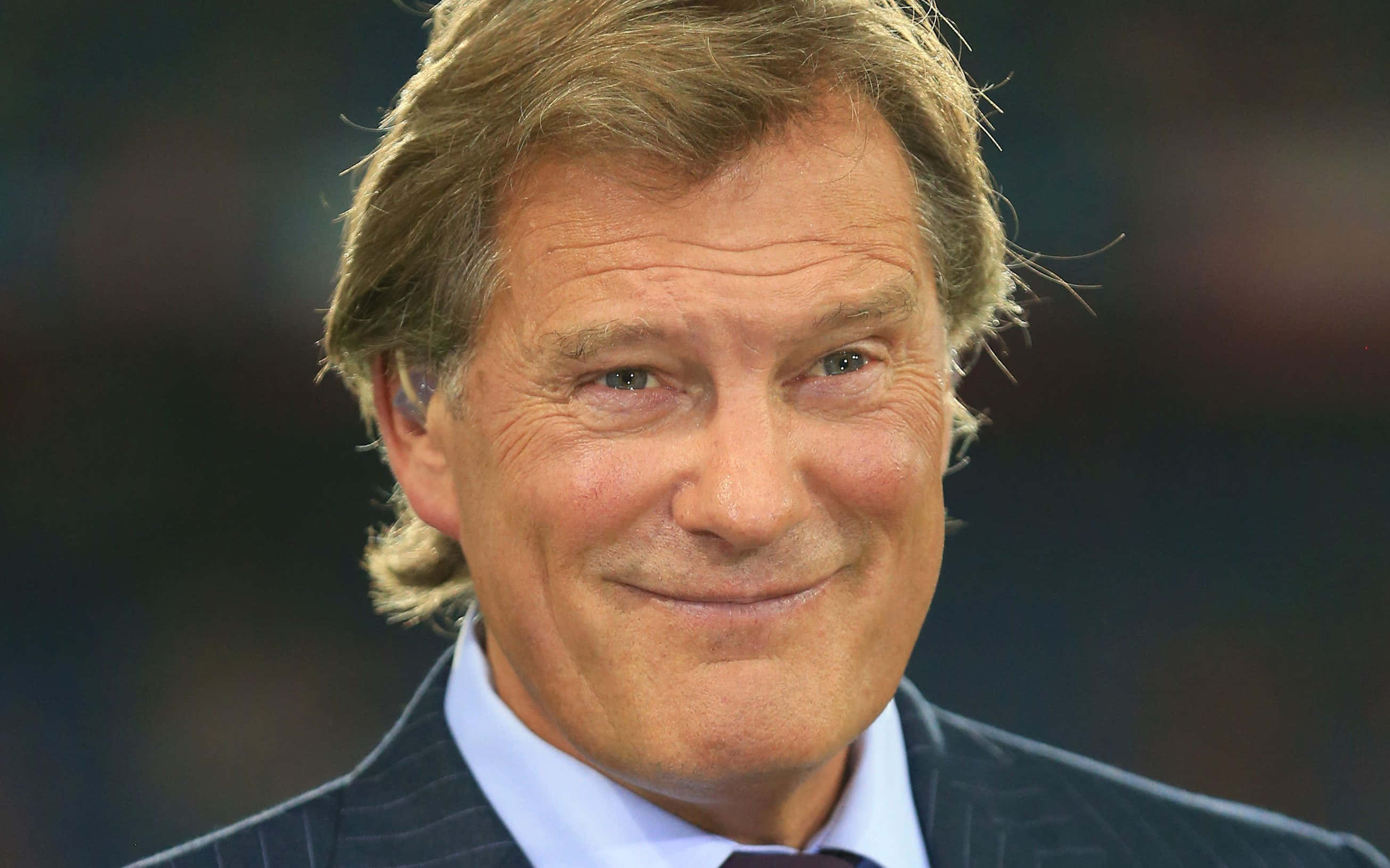 Glenn Hoddle, pinstripe suit, tie, 2K Desktop Wallpaper