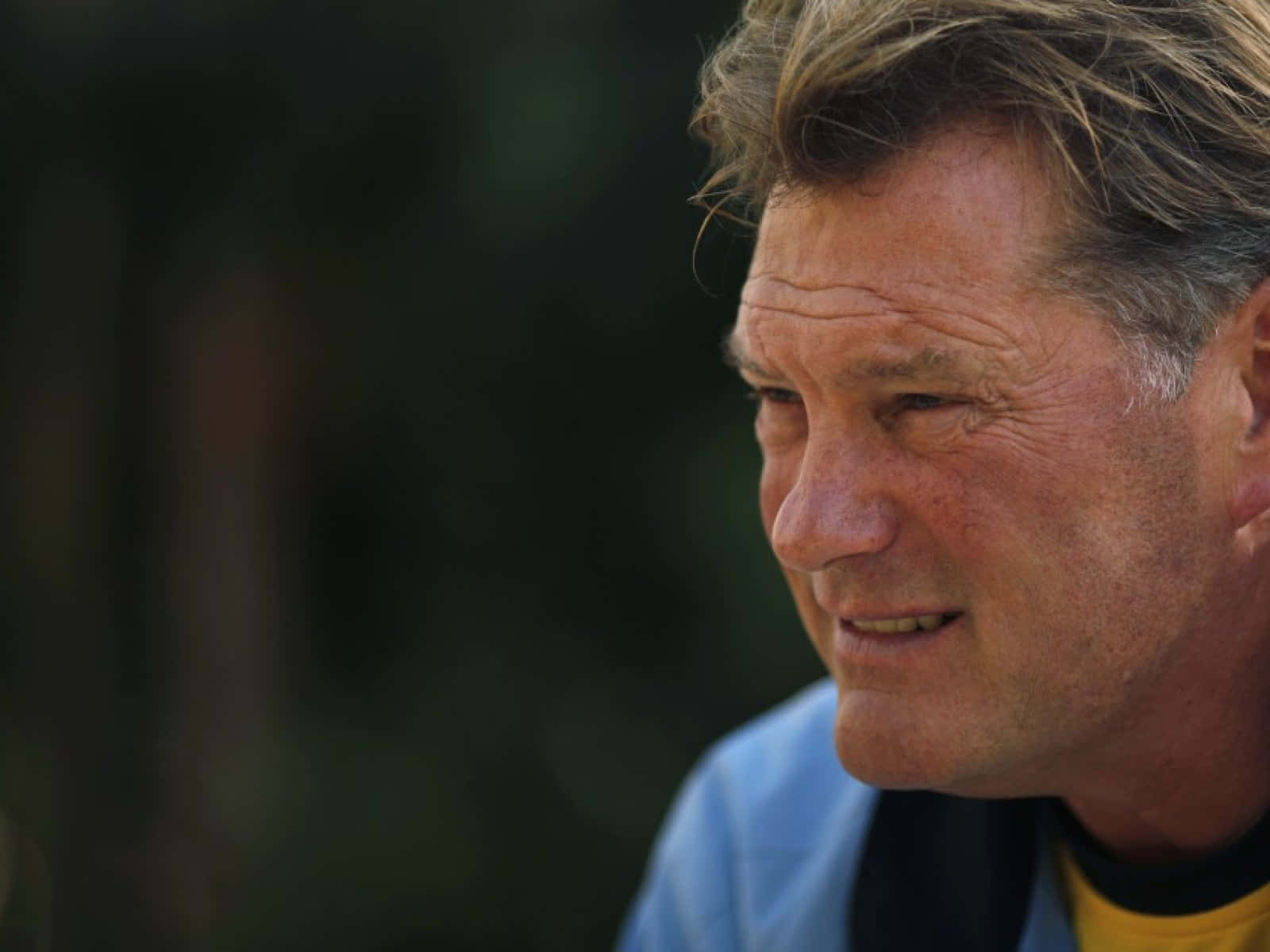 Glenn Hoddle, green background, close-up portrait, HD Desktop Wallpaper