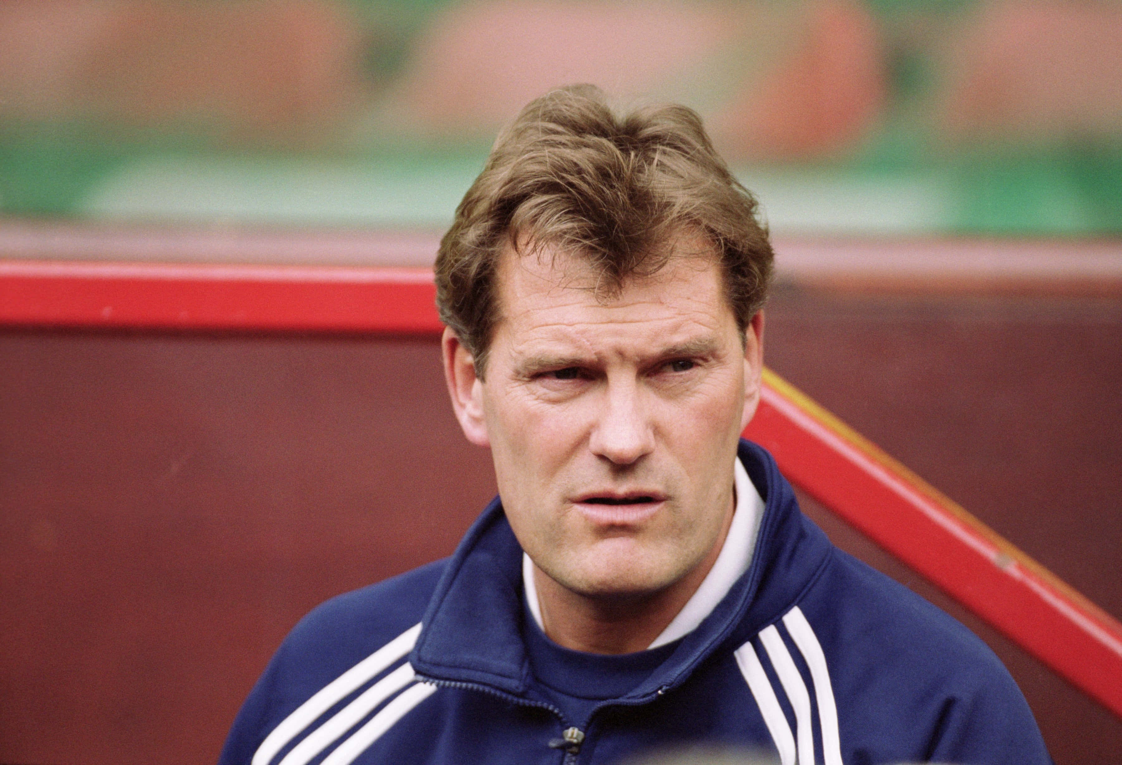 Glenn Hoddle, blue Adidas tracksuit jacket, red stadium bench, 2K Desktop Wallpaper