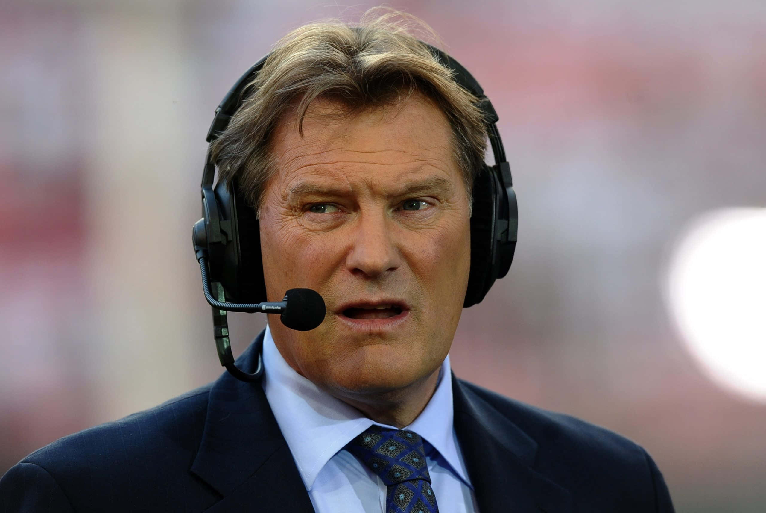 Glenn Hoddle, football coach, headset, 2K Desktop Wallpaper